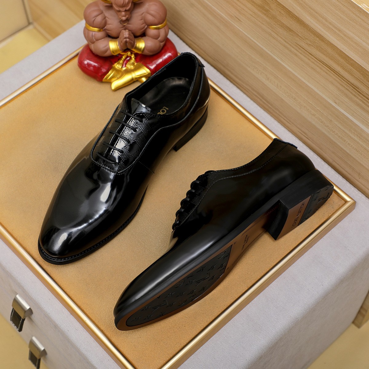 LV men's leather shoes-80