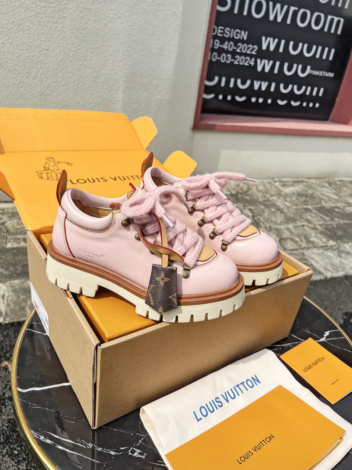 LV women's leather shoes-69