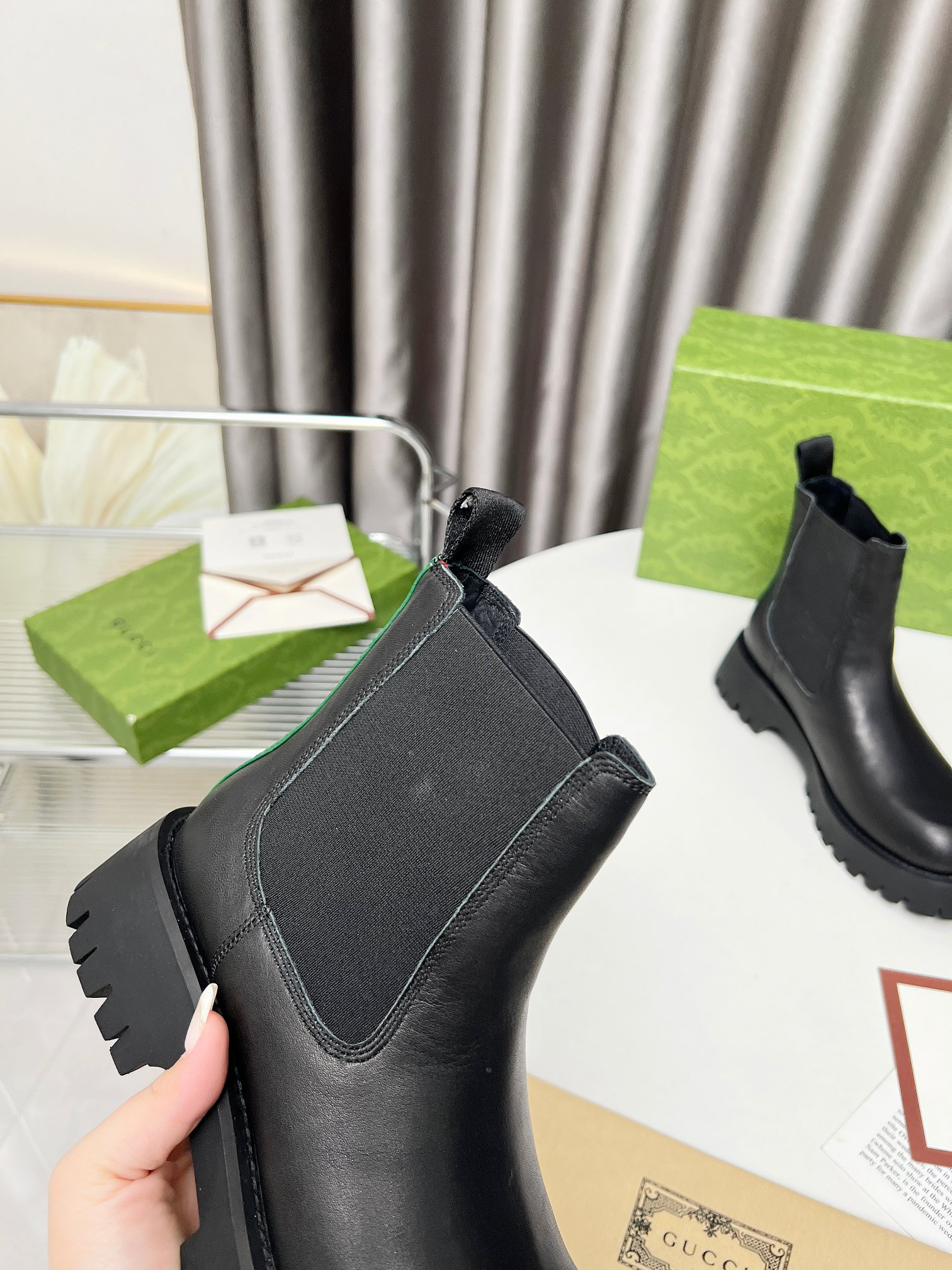 Gucci women's leather shoes-10