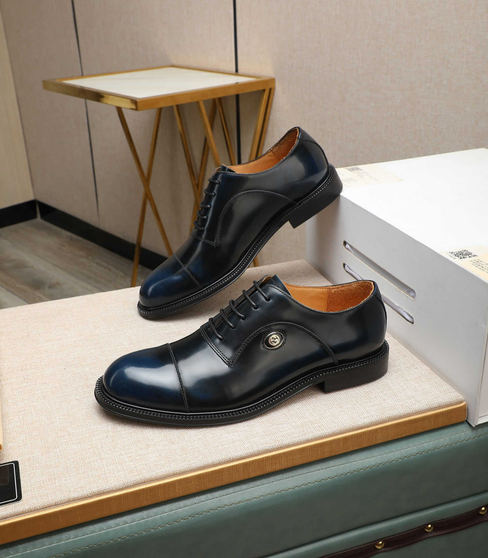 Gucci men's leather shoes-126