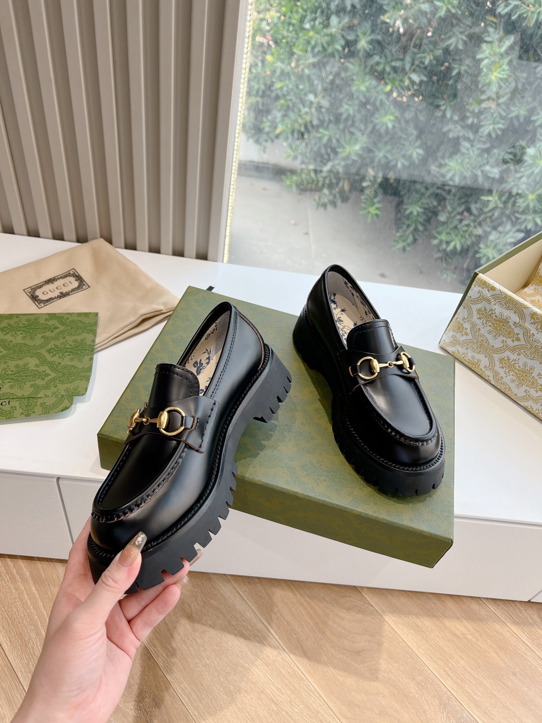 Gucci women's leather shoes-4