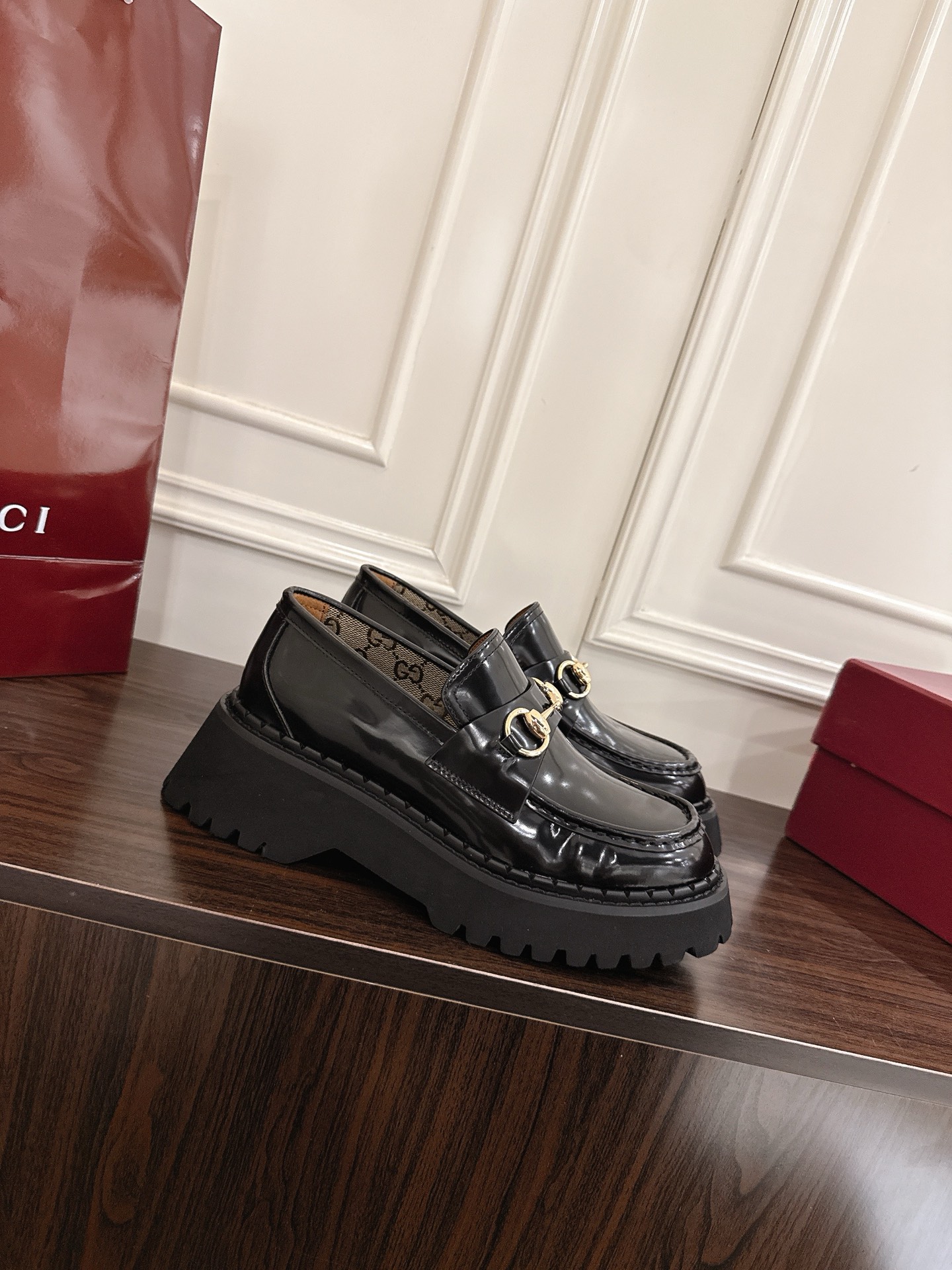 Gucci women's leather shoes-64