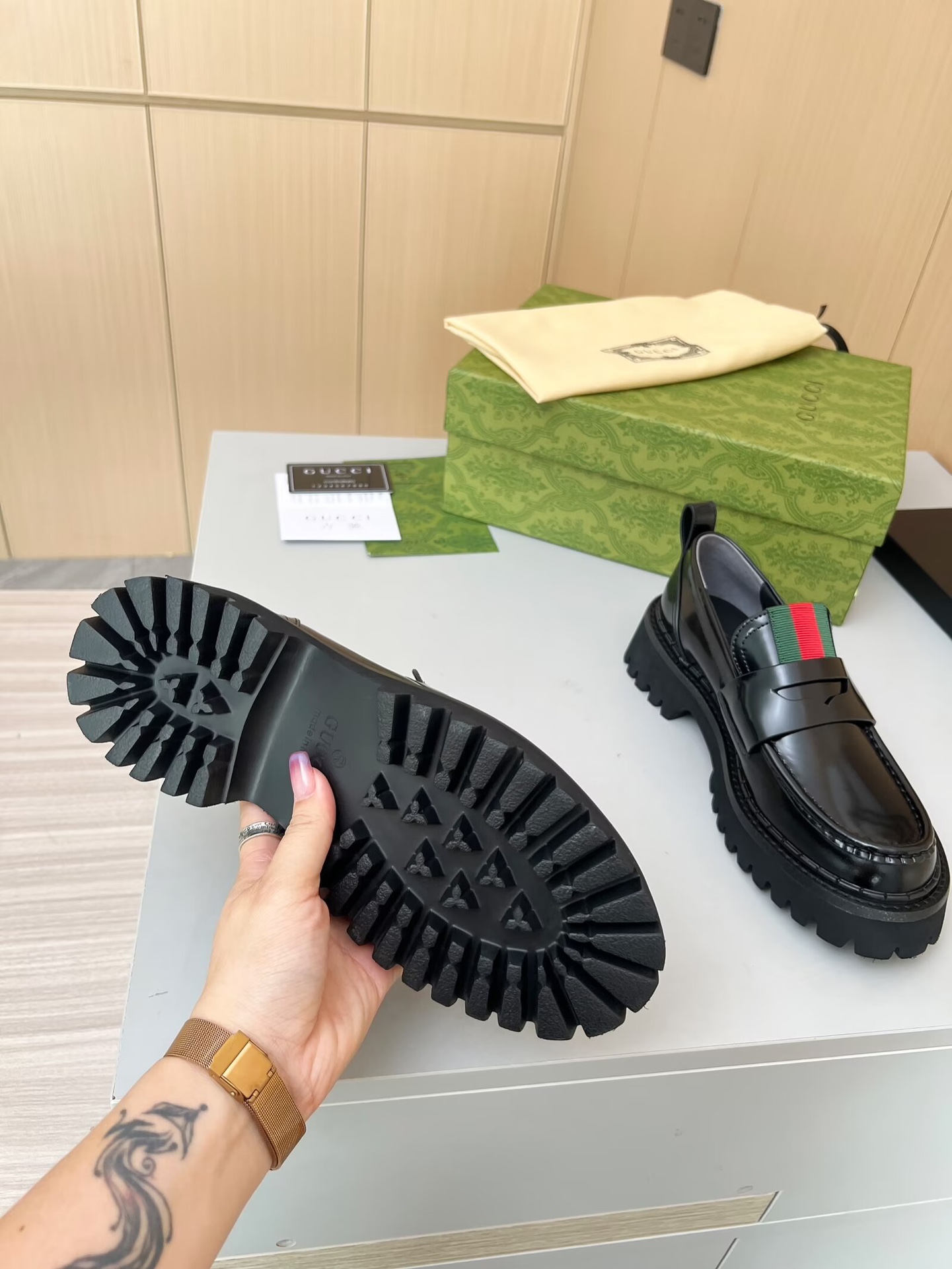 Gucci women's leather shoes-29