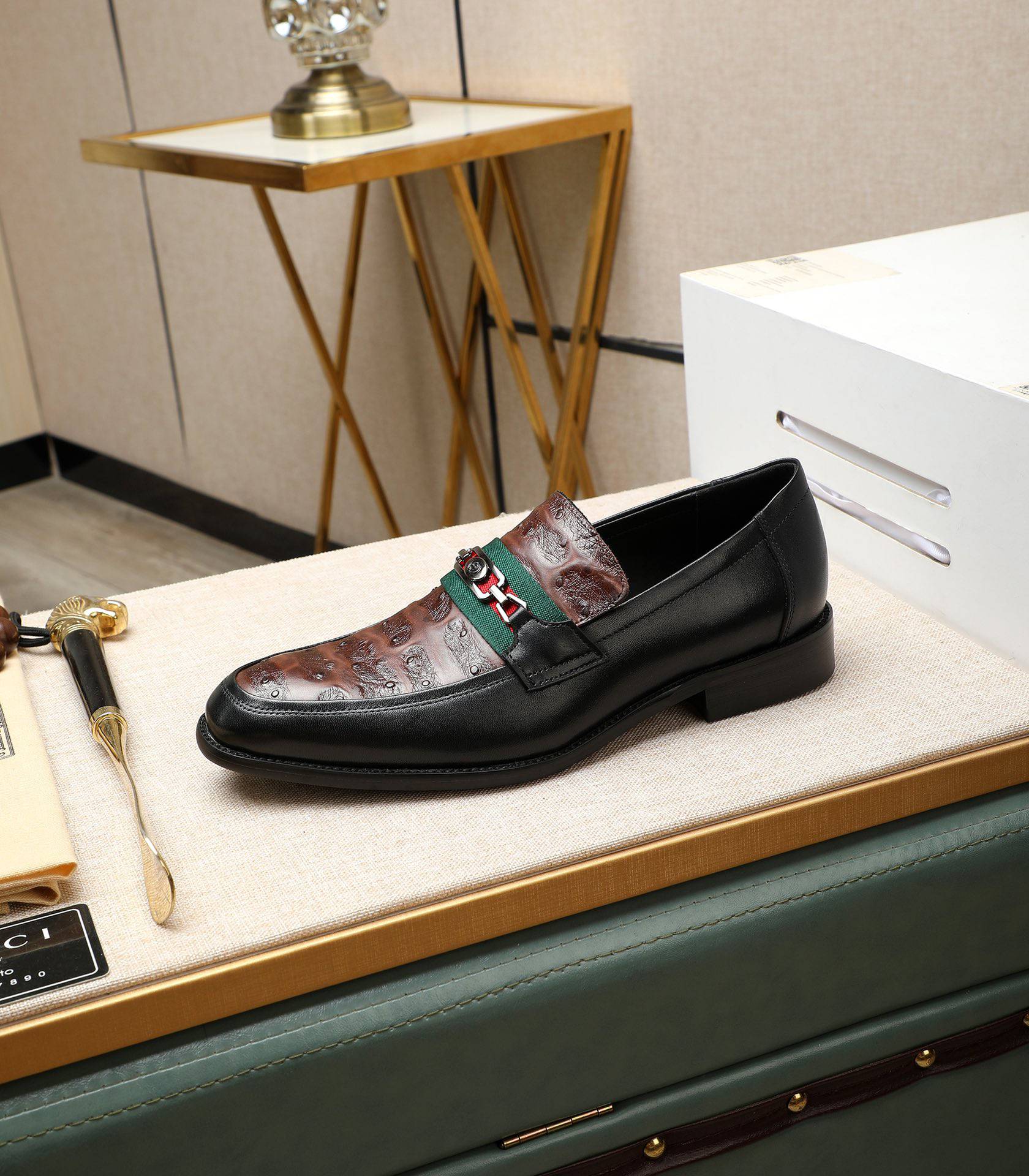 Gucci men's leather shoes-109