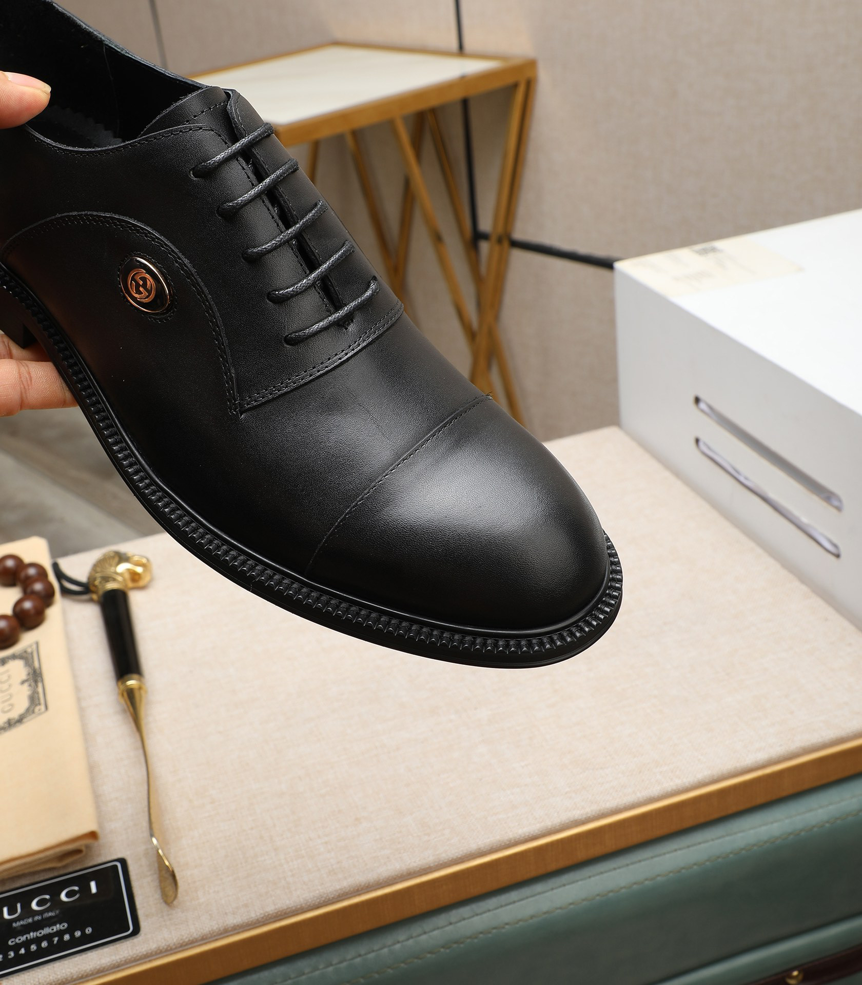 Gucci men's leather shoes-125