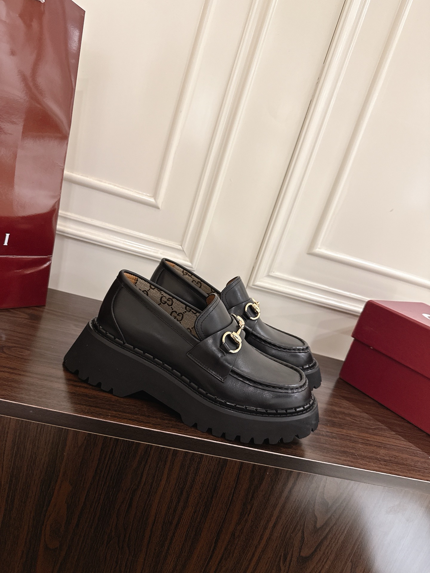 Gucci women's leather shoes-63