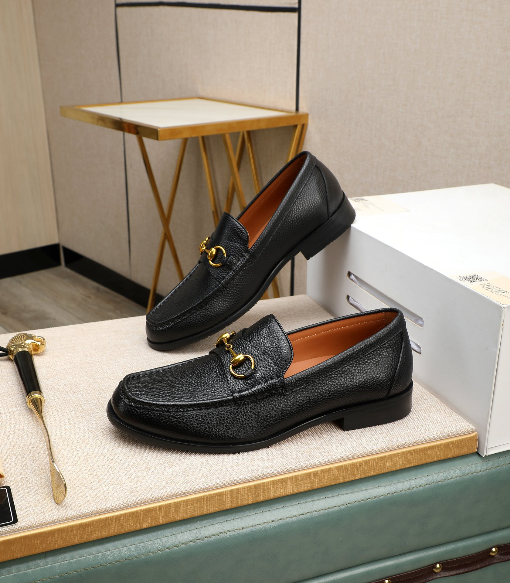 Gucci men's leather shoes-137