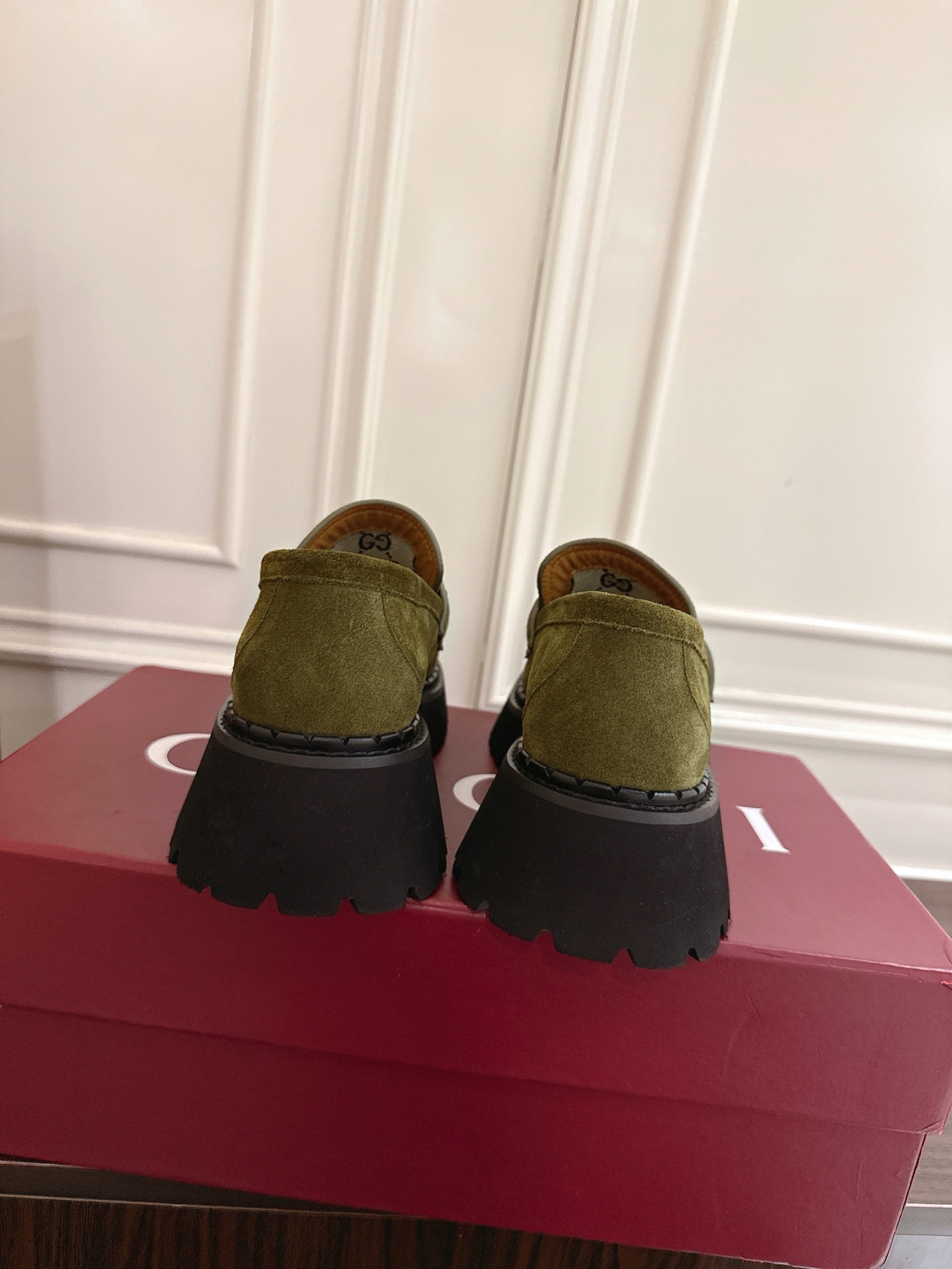 Gucci women's leather shoes-61