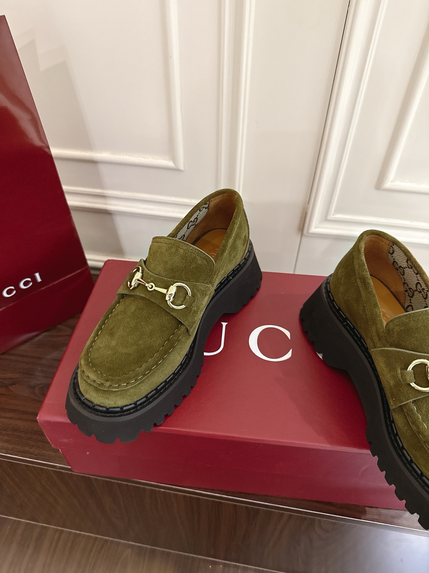 Gucci women's leather shoes-61