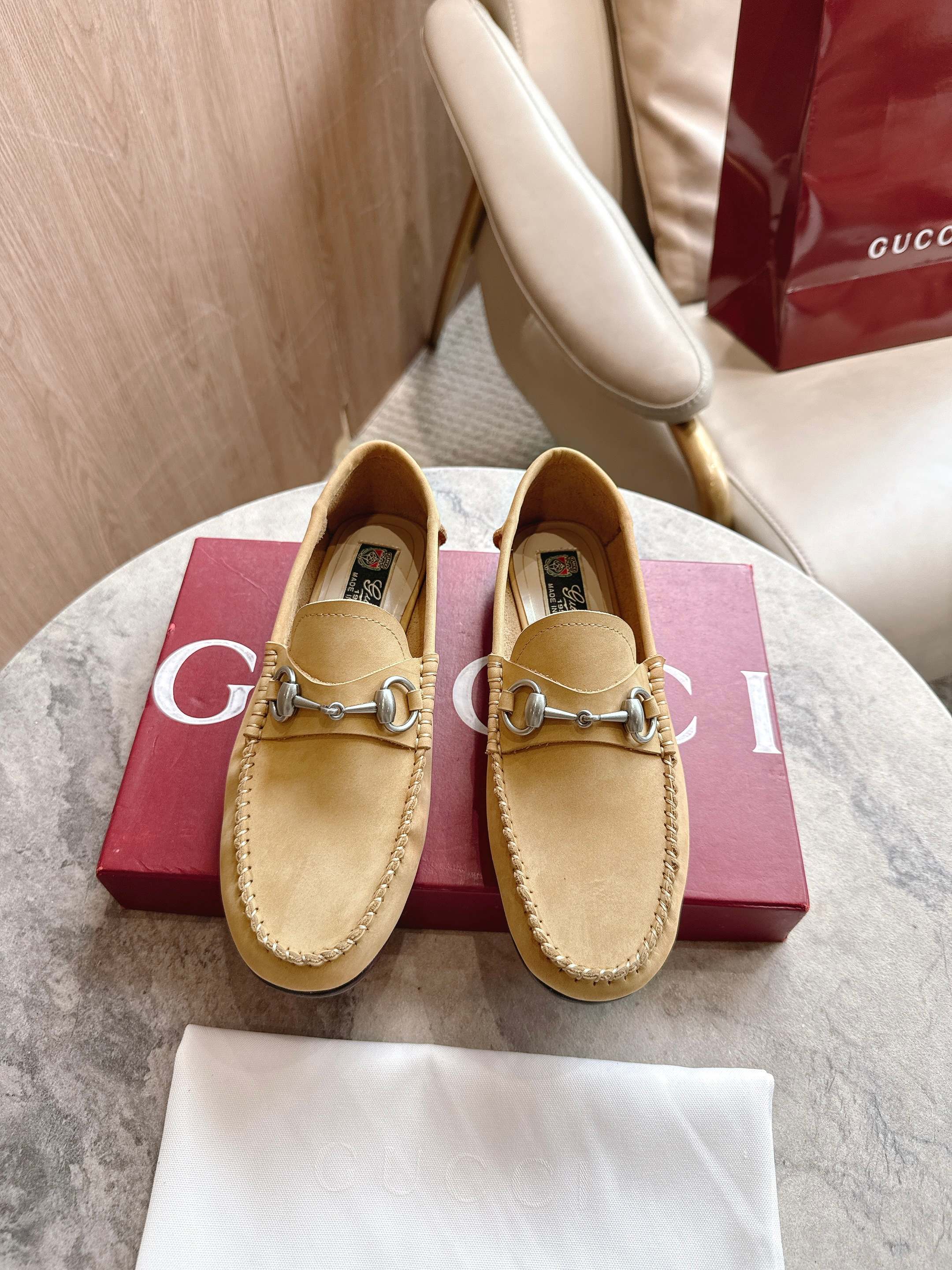Gucci women's leather shoes-39