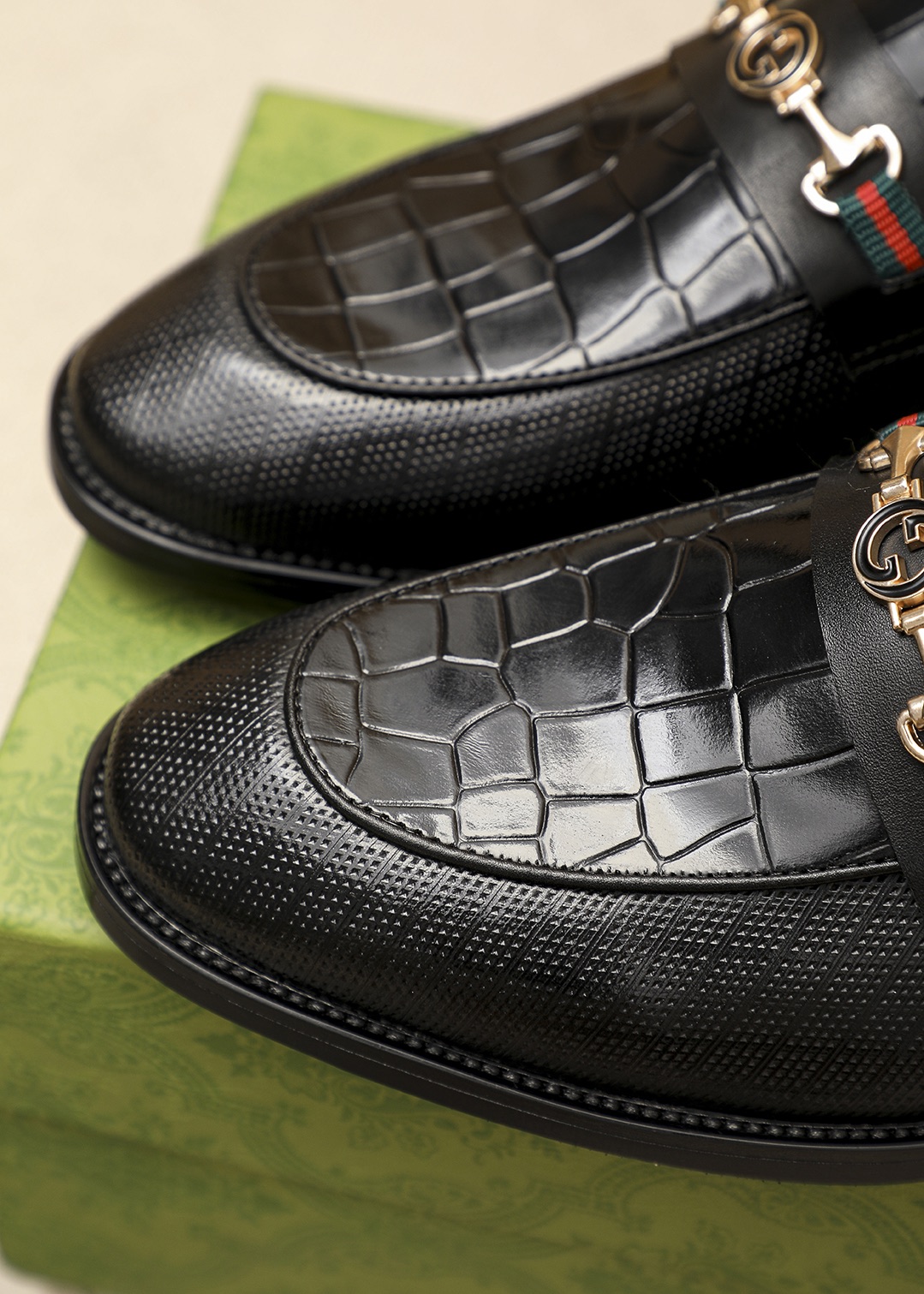 Gucci women's leather shoes-65