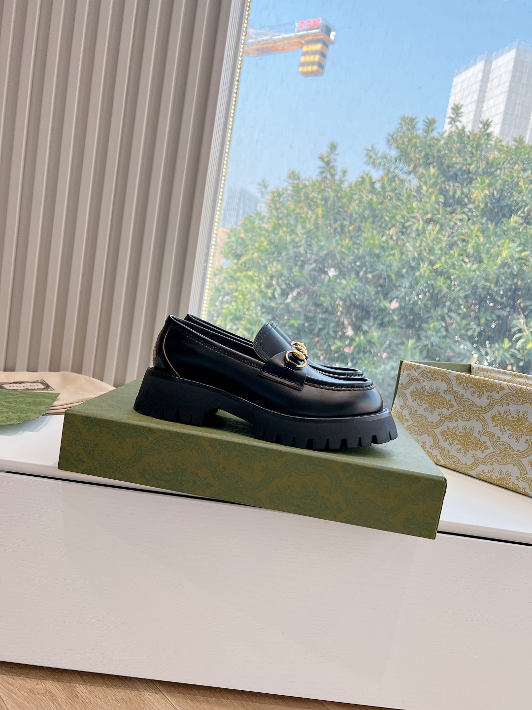 Gucci women's leather shoes-4