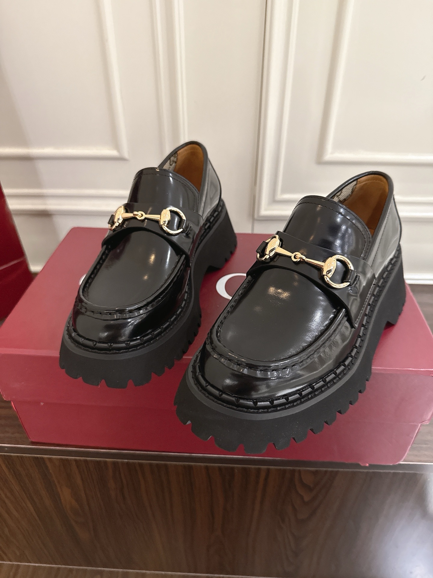 Gucci women's leather shoes-64