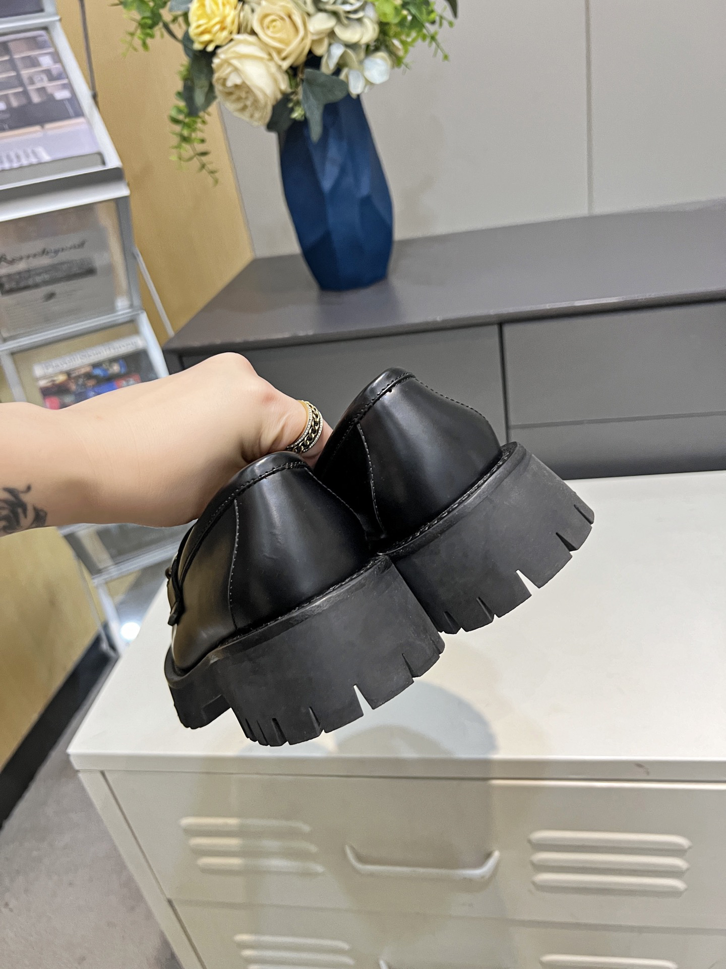 Gucci women's leather shoes-5