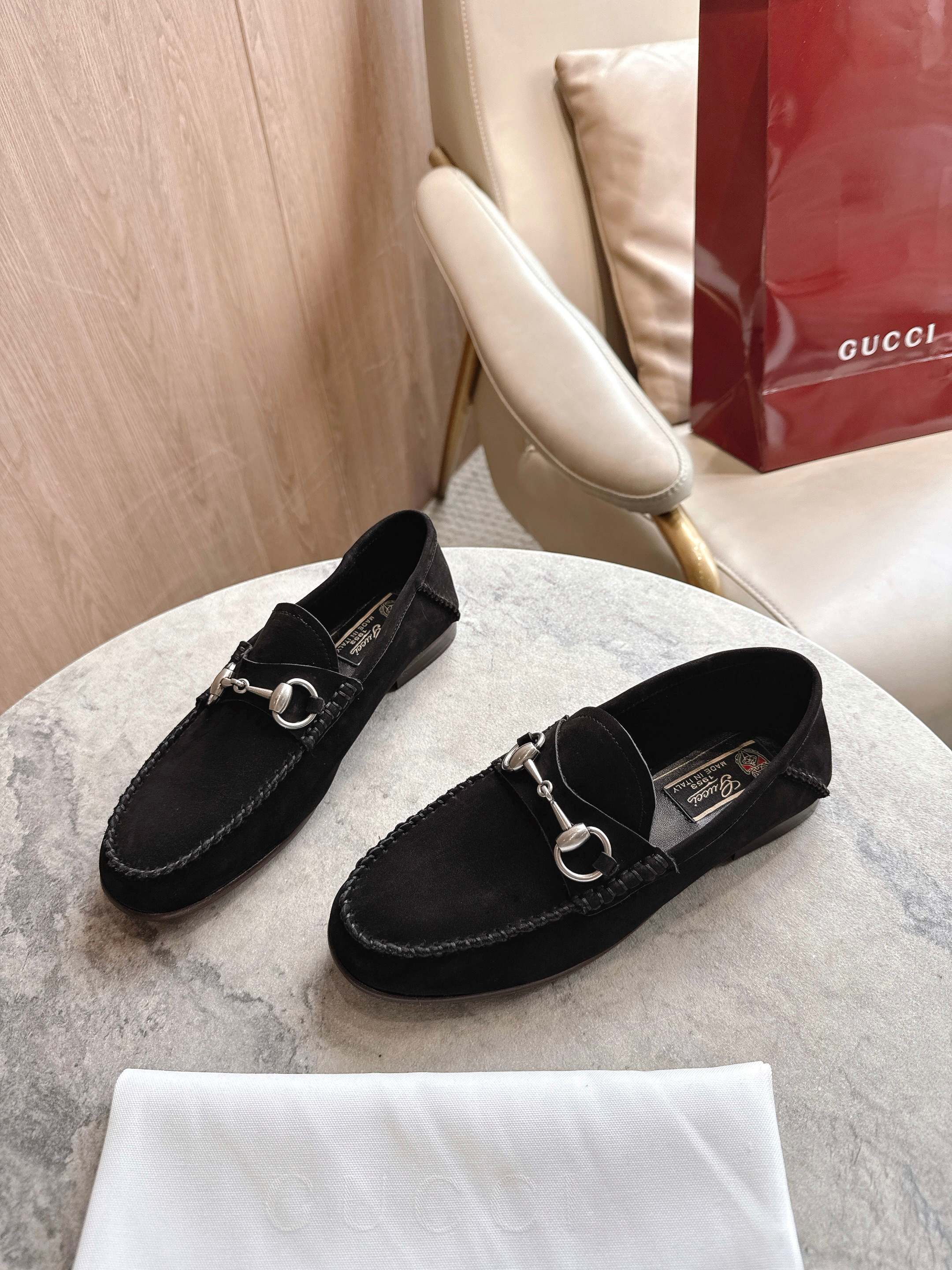 Gucci women's leather shoes-40