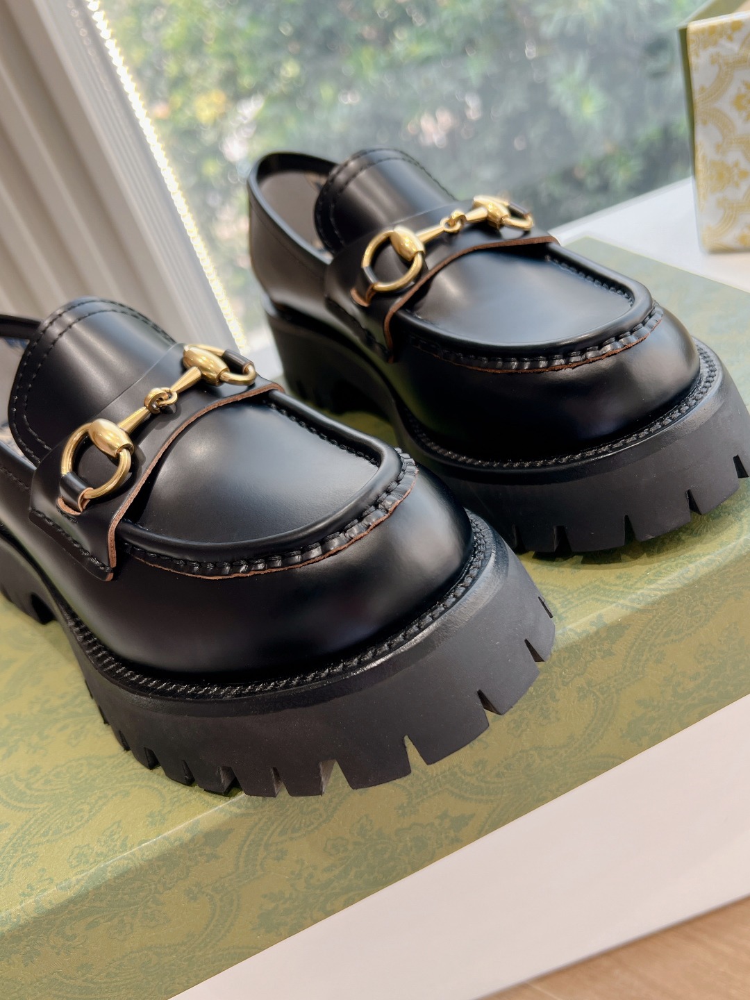 Gucci women's leather shoes-4