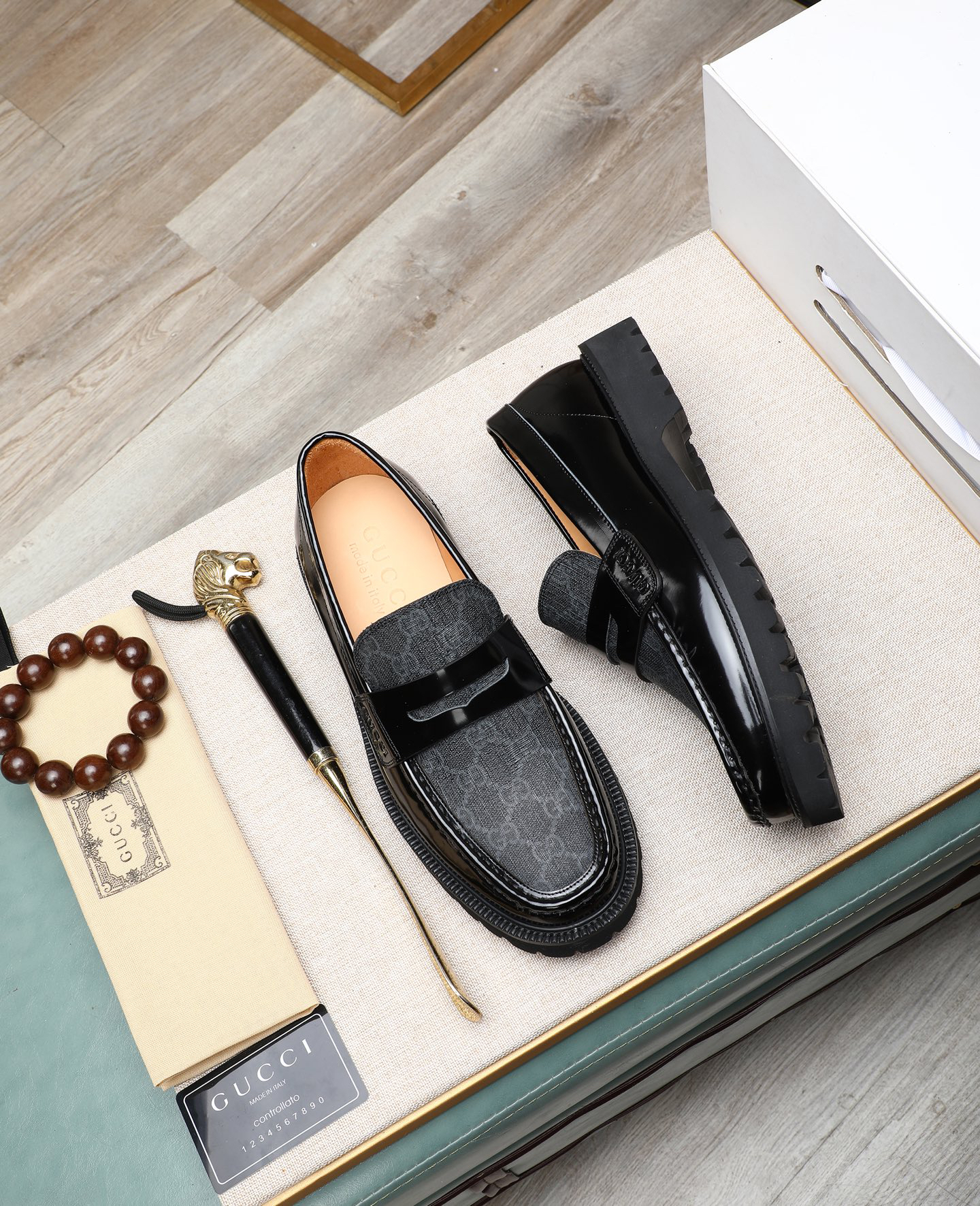 Gucci men's leather shoes-124