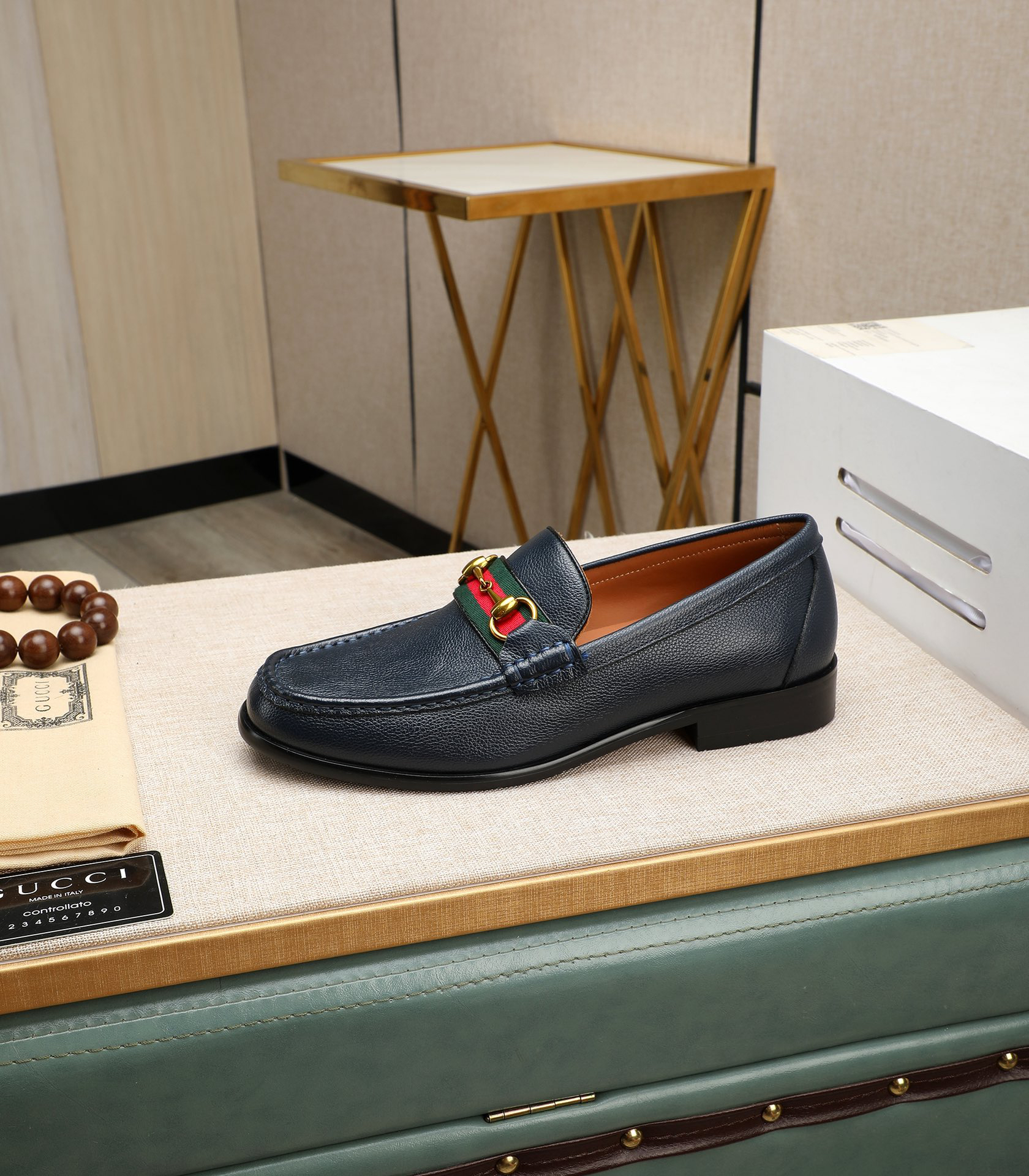 Gucci men's leather shoes-136