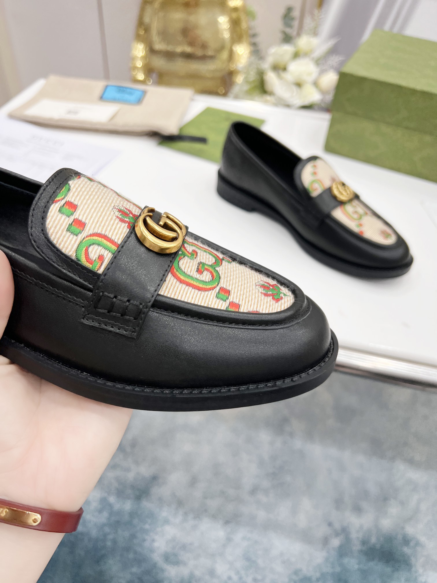 Gucci women's leather shoes-52