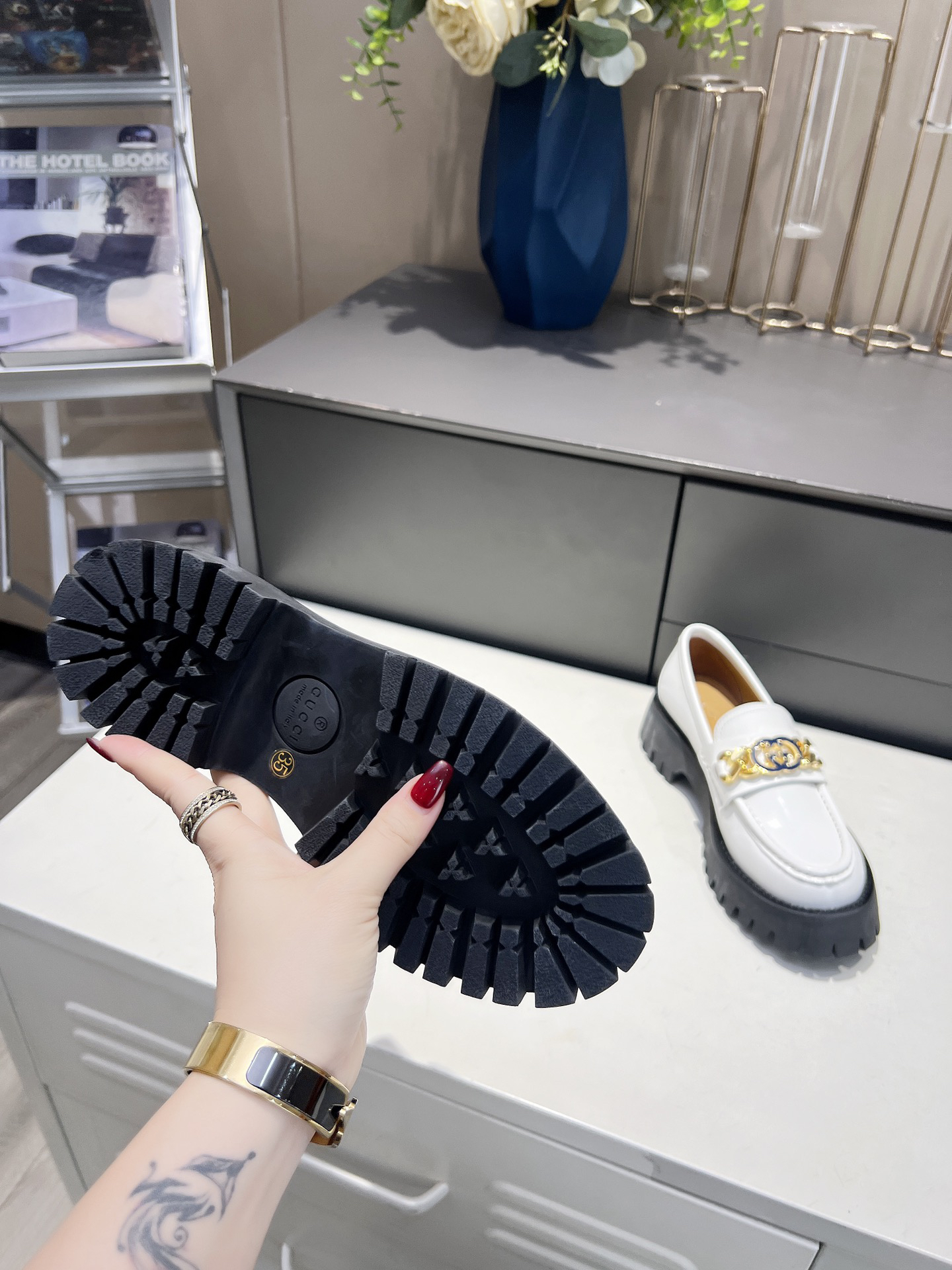 Gucci women's leather shoes-15