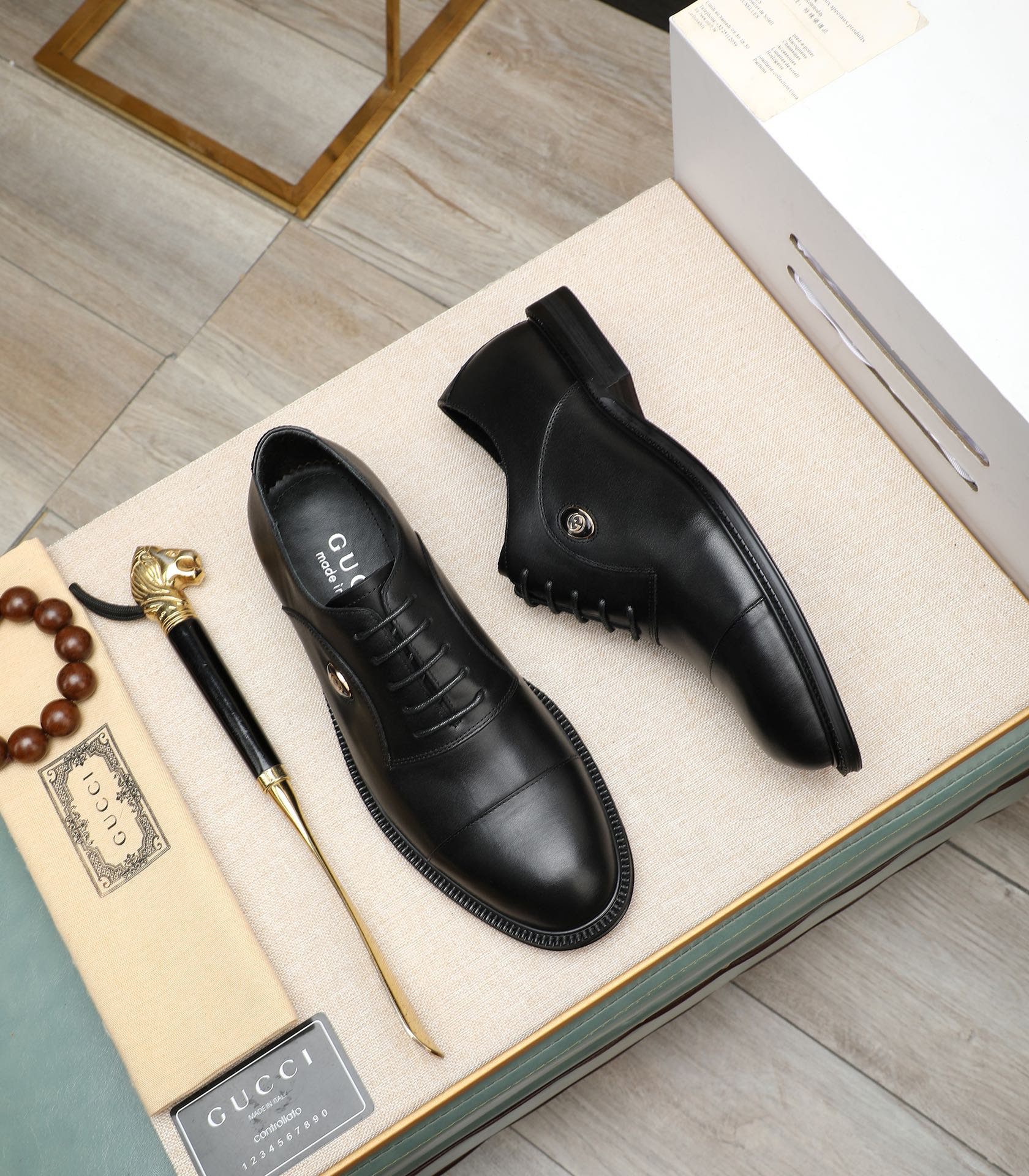 Gucci men's leather shoes-125