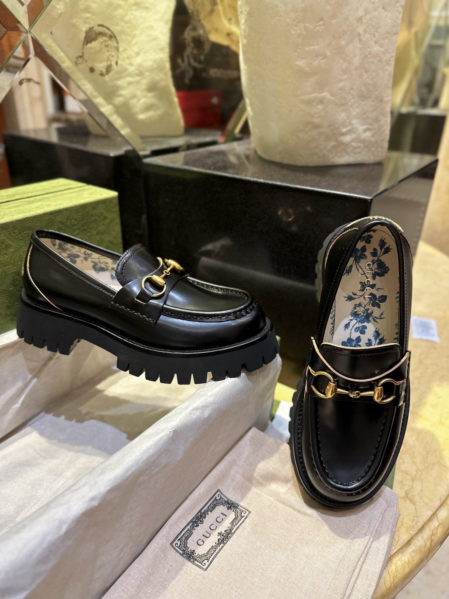 Gucci women's leather shoes-37