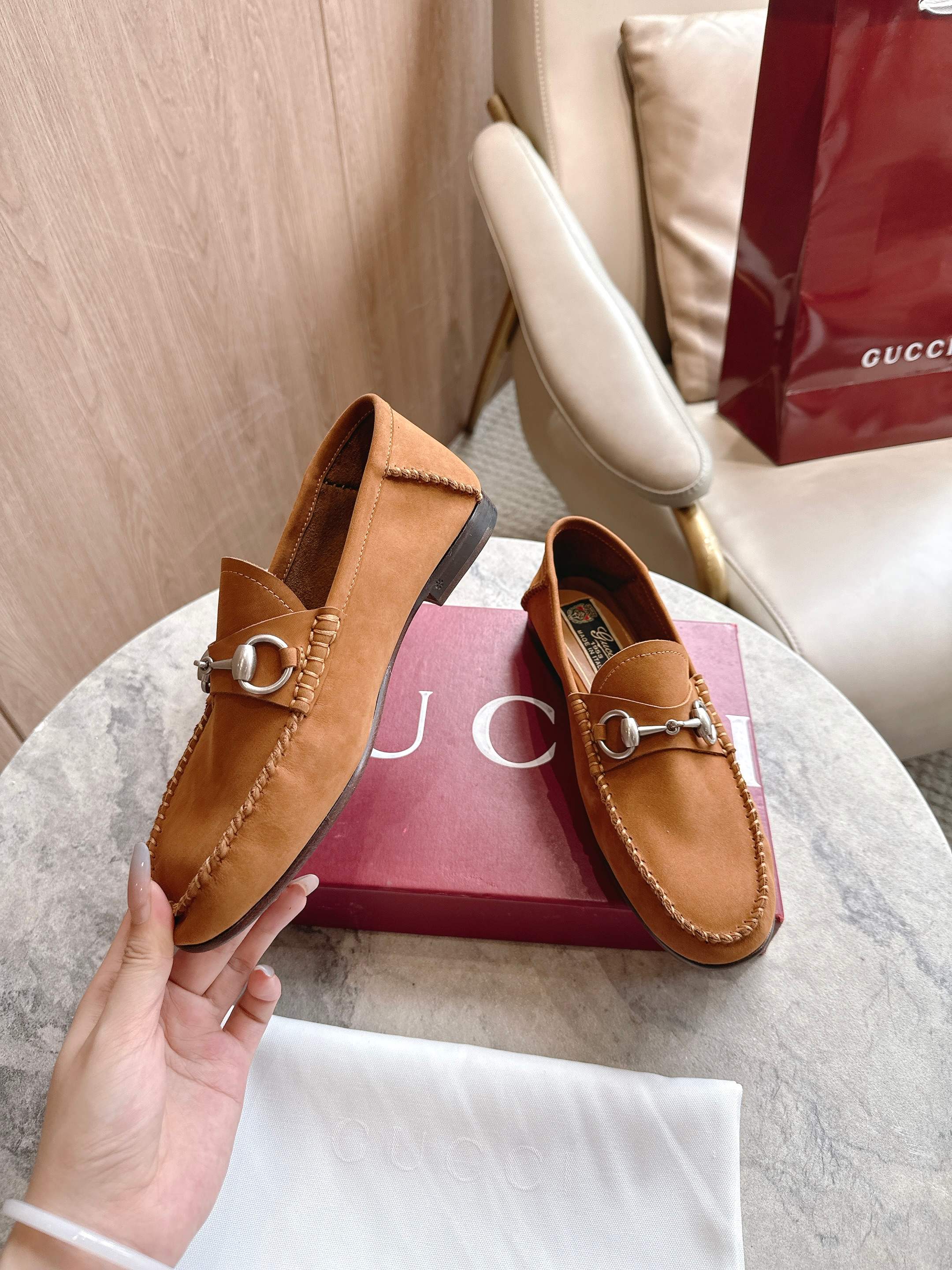 Gucci women's leather shoes-41