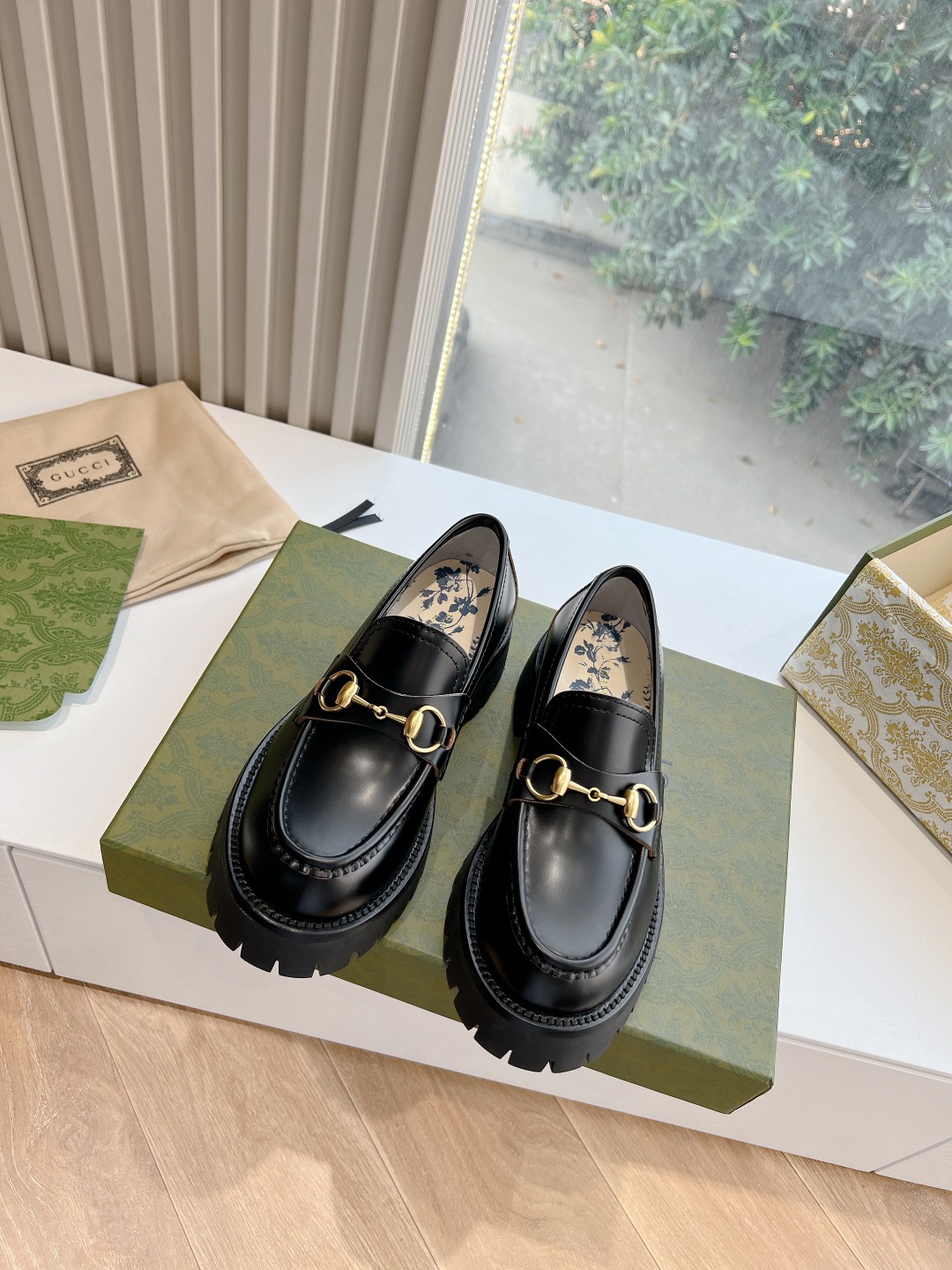 Gucci women's leather shoes-4