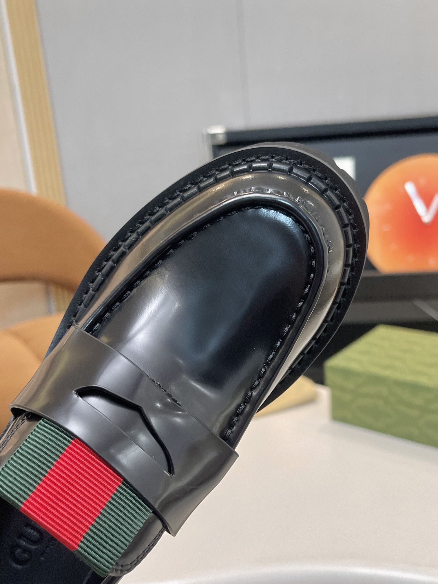 Gucci women's leather shoes-79