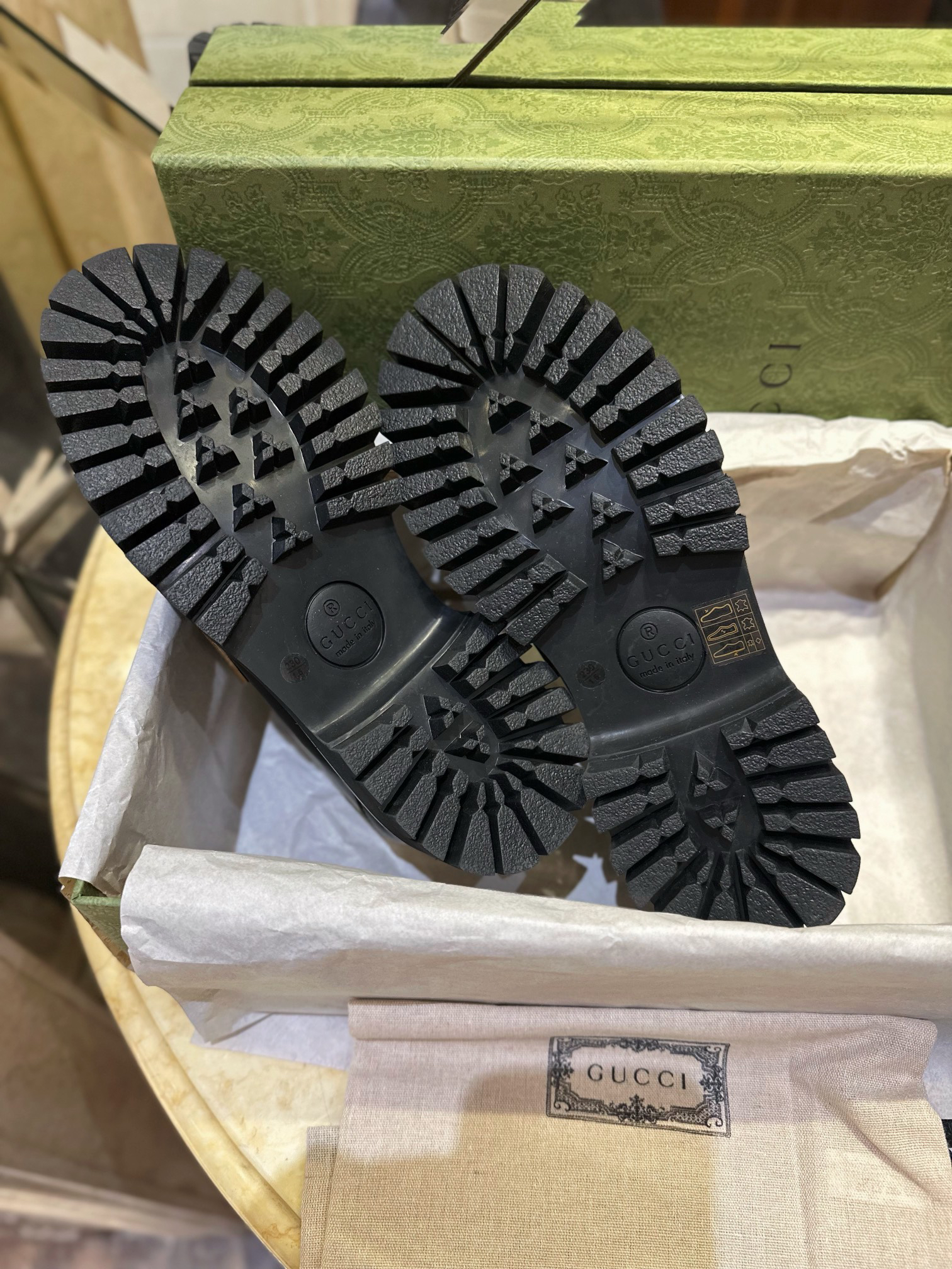 Gucci women's leather shoes-37