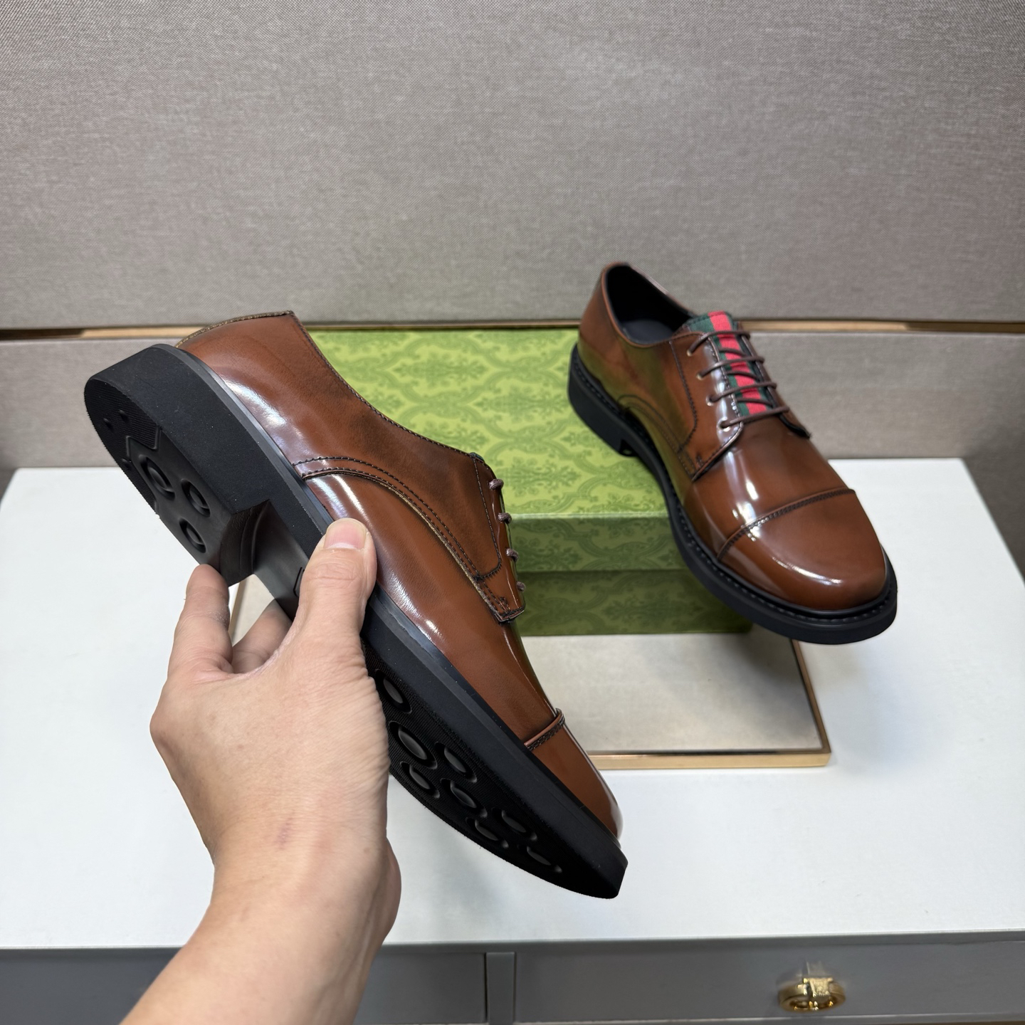 Gucci men's leather shoes-121