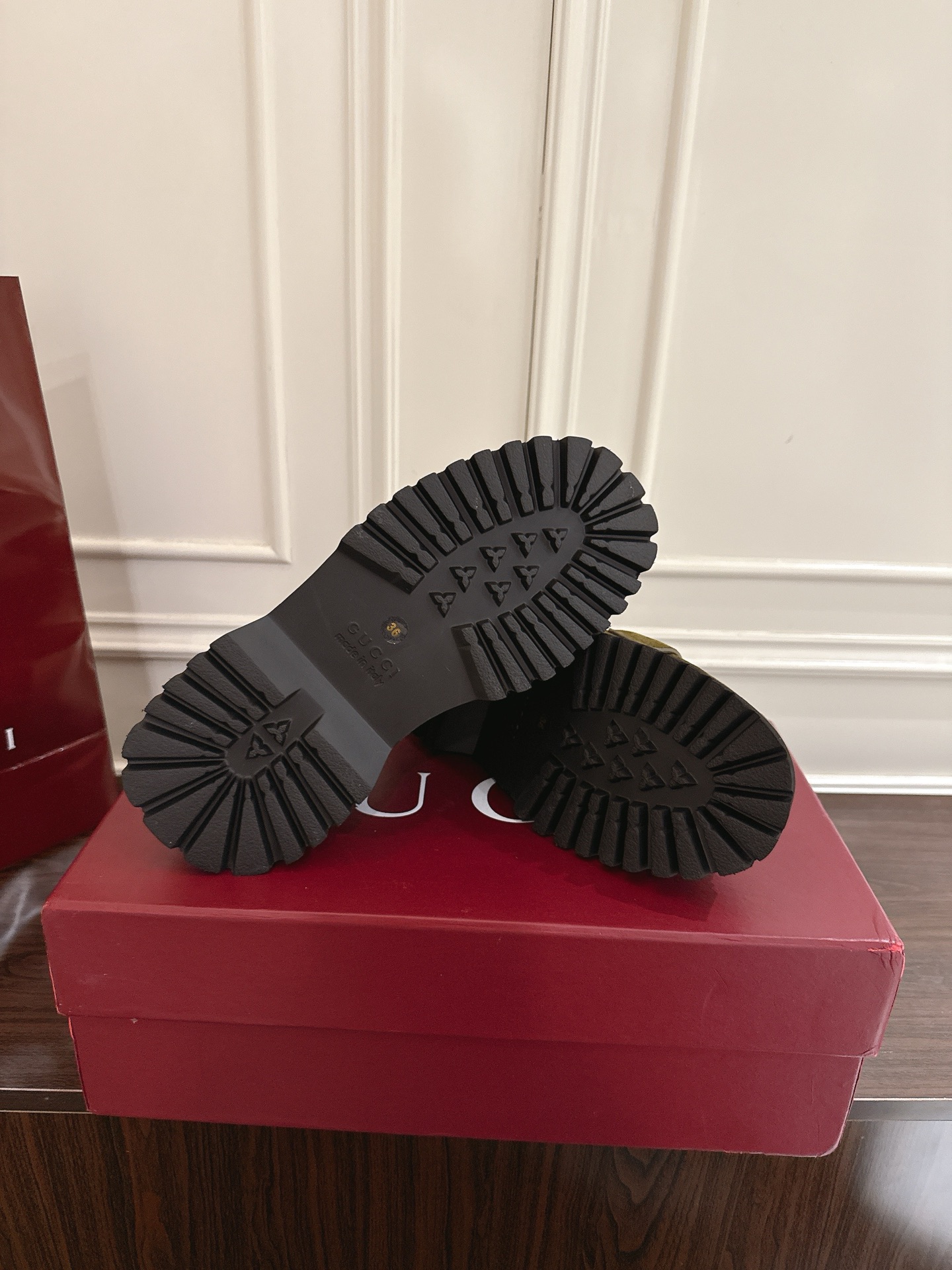 Gucci women's leather shoes-61