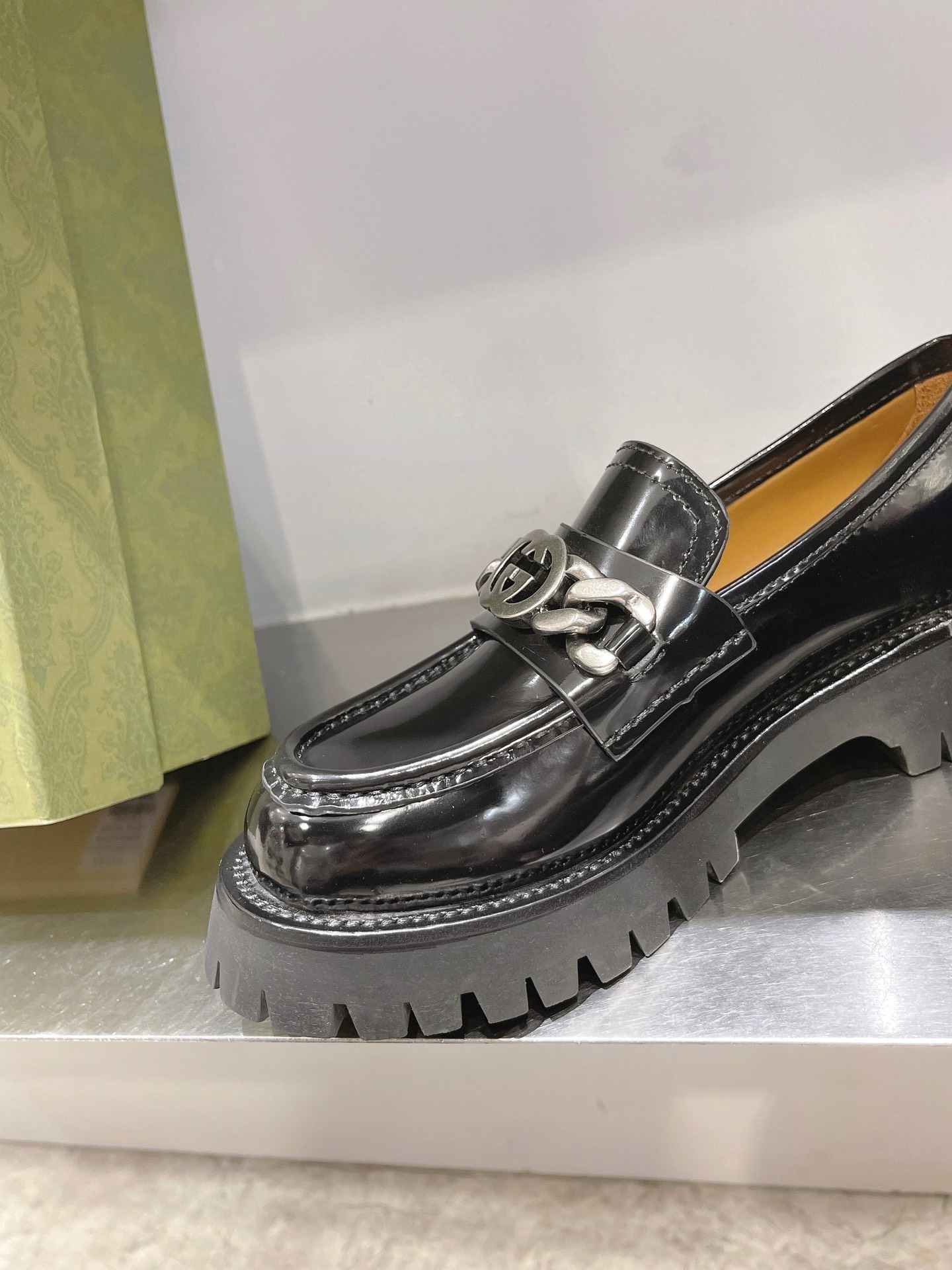 Gucci women's leather shoes-30