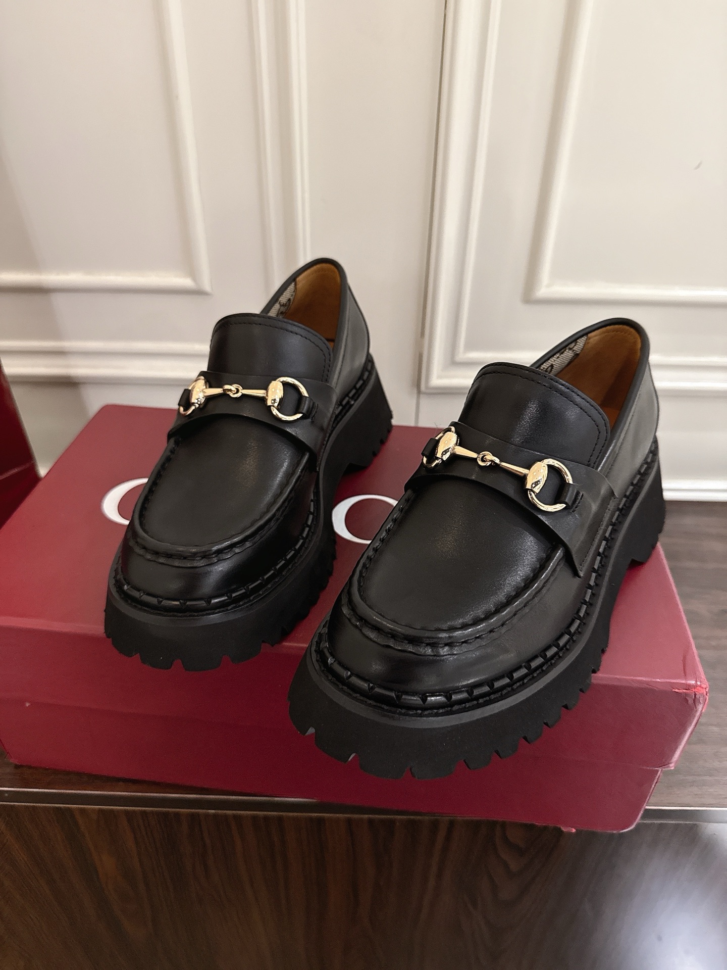 Gucci women's leather shoes-63