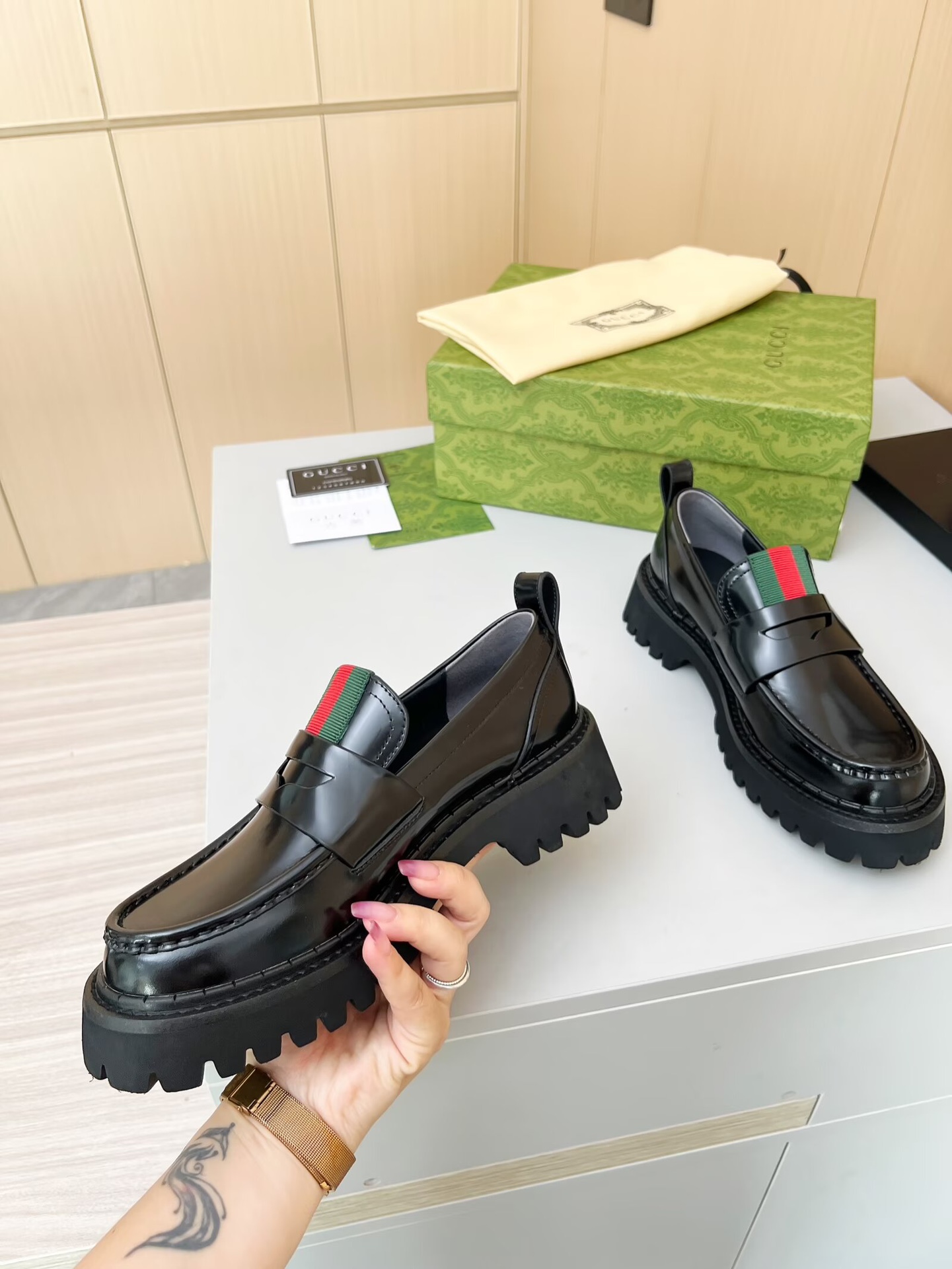 Gucci women's leather shoes-29