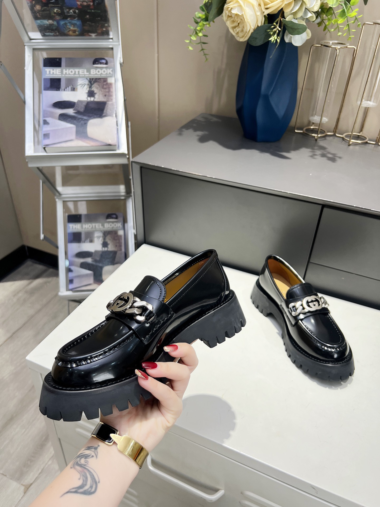 Gucci women's leather shoes-14