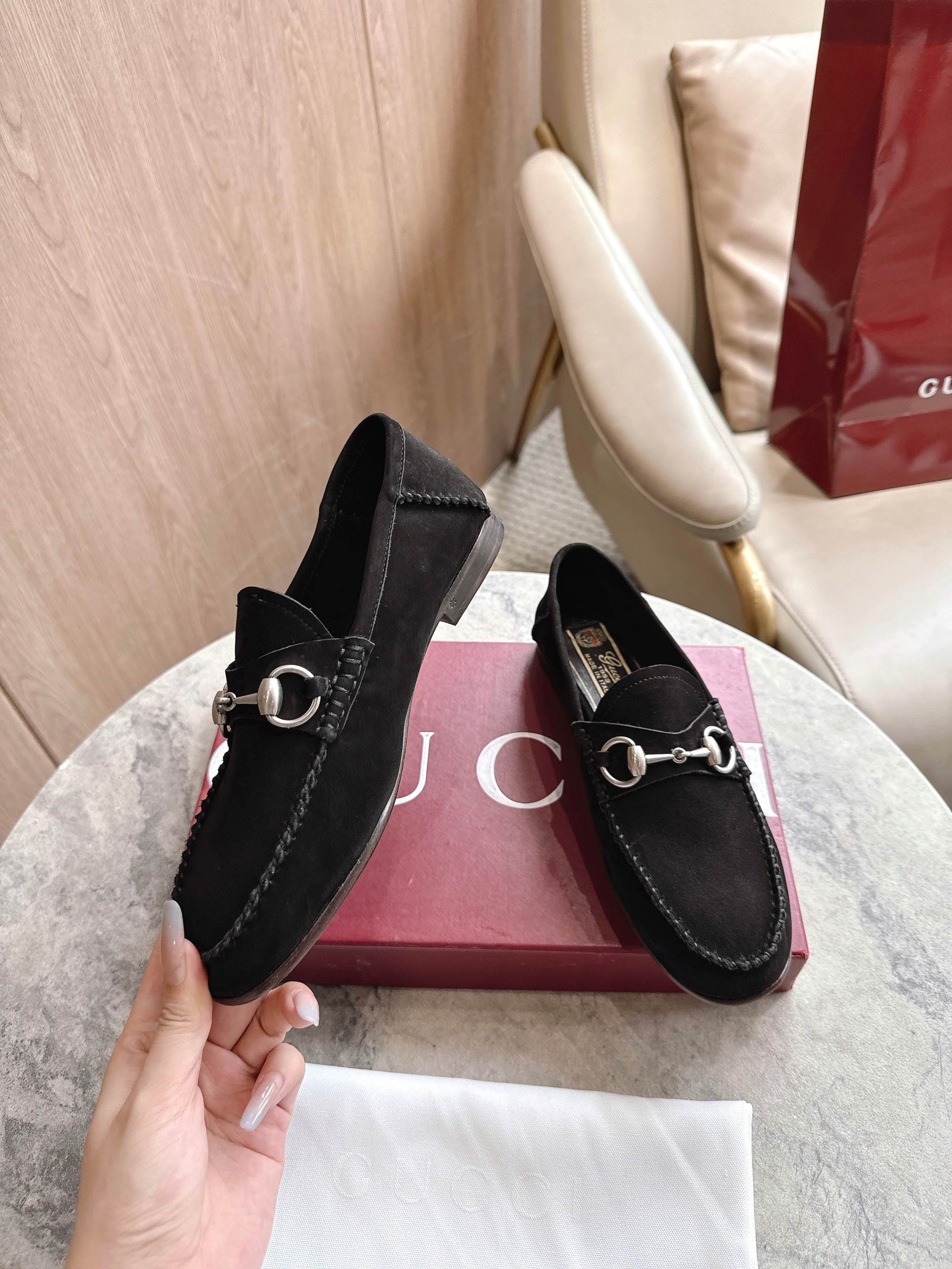Gucci women's leather shoes-40