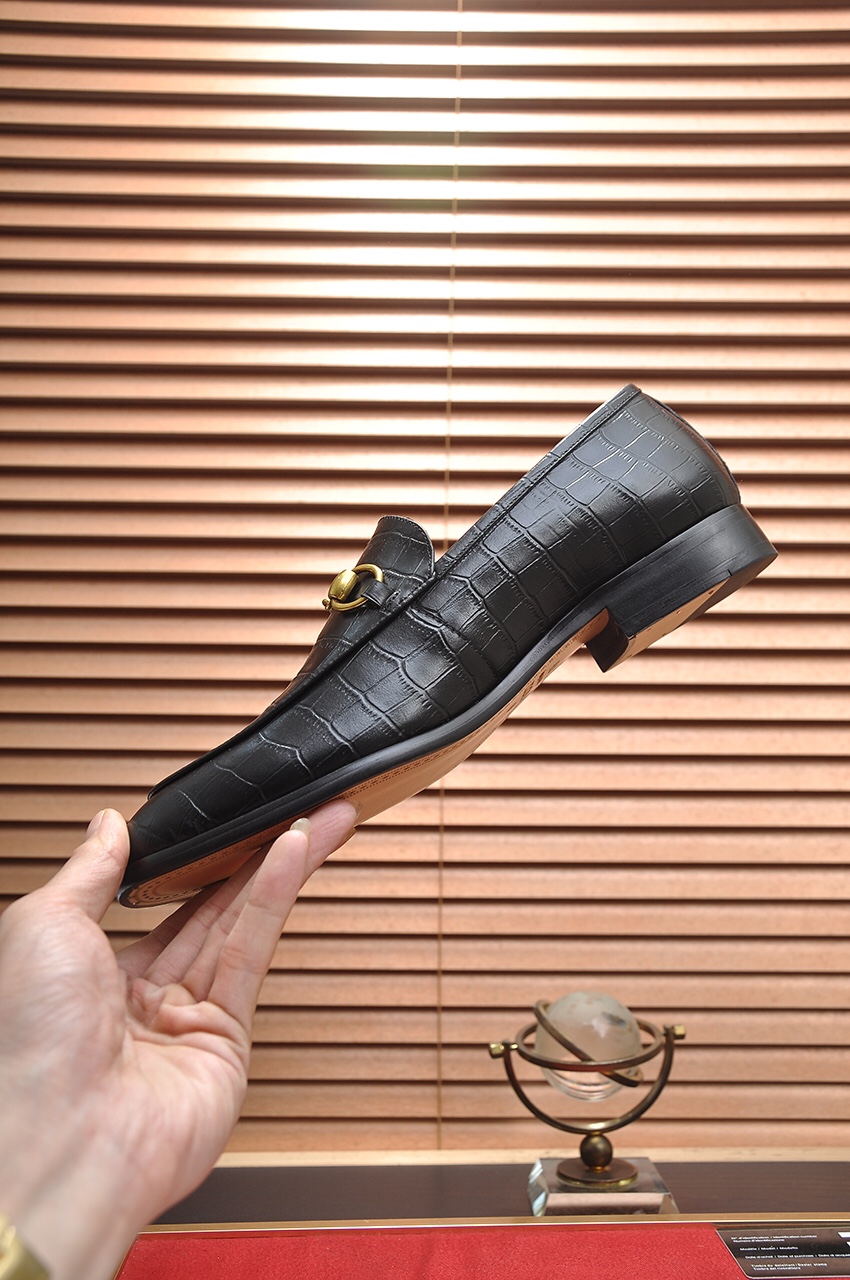 Gucci men's leather shoes-139