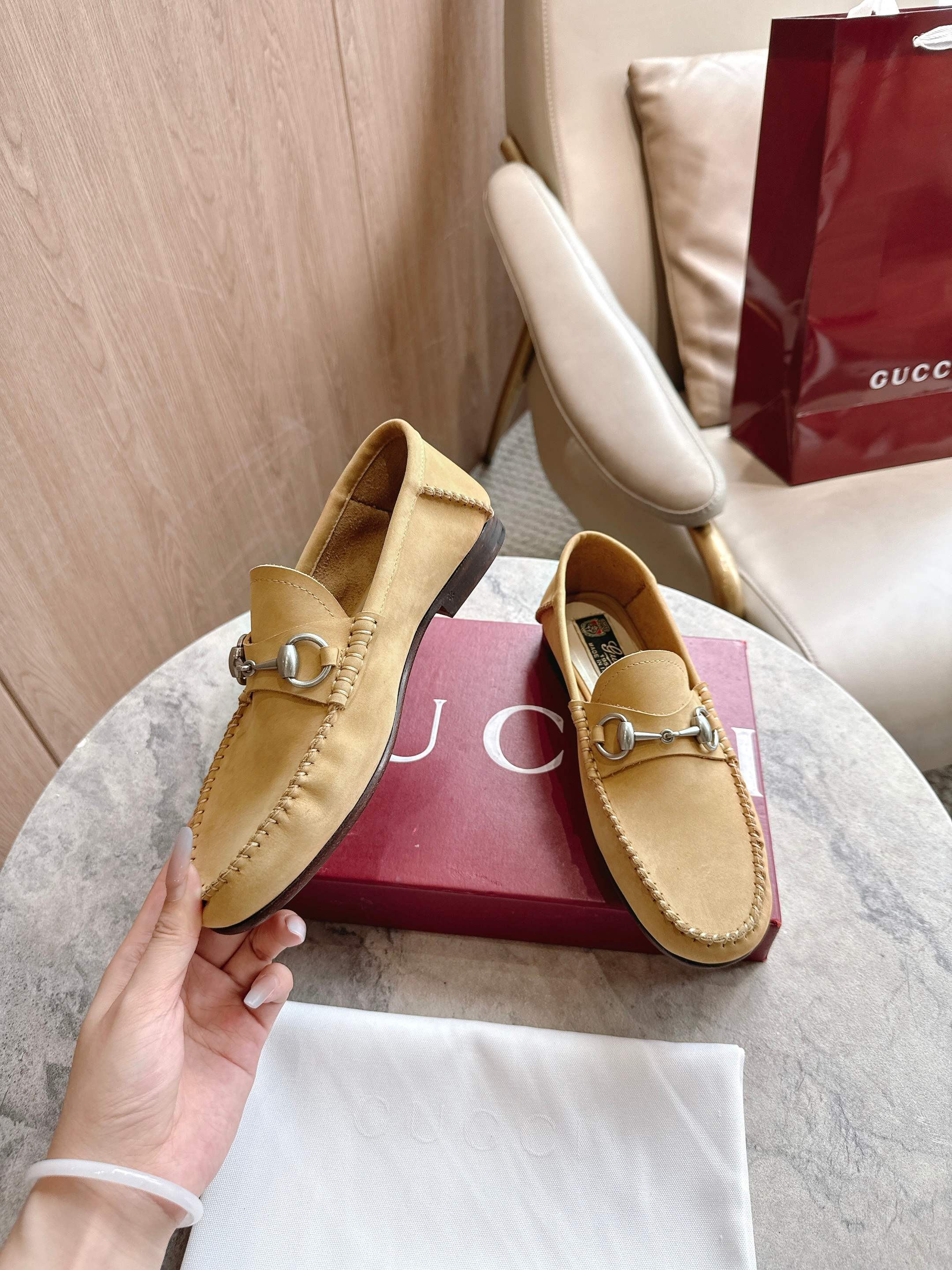 Gucci women's leather shoes-39