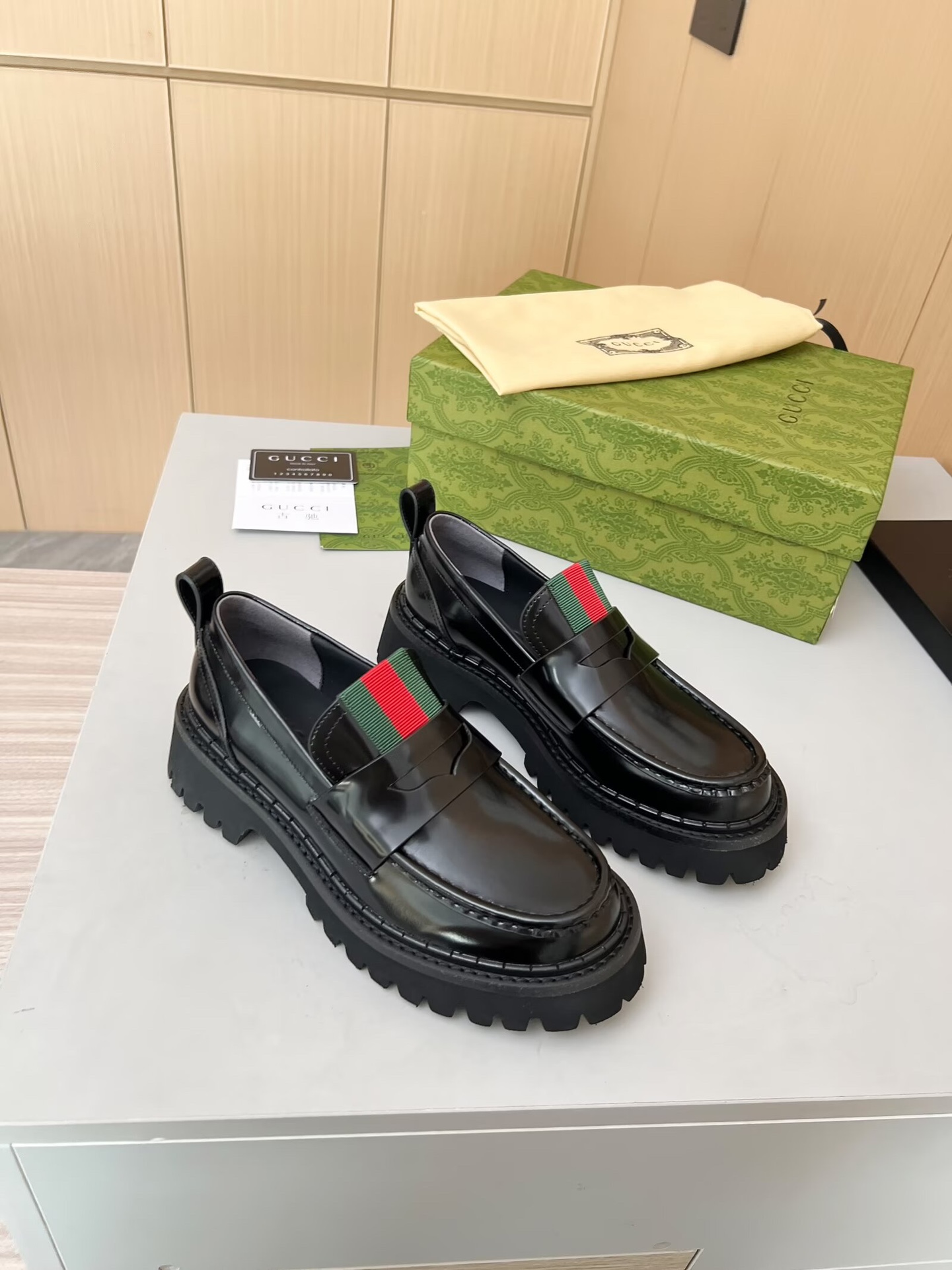 Gucci women's leather shoes-29