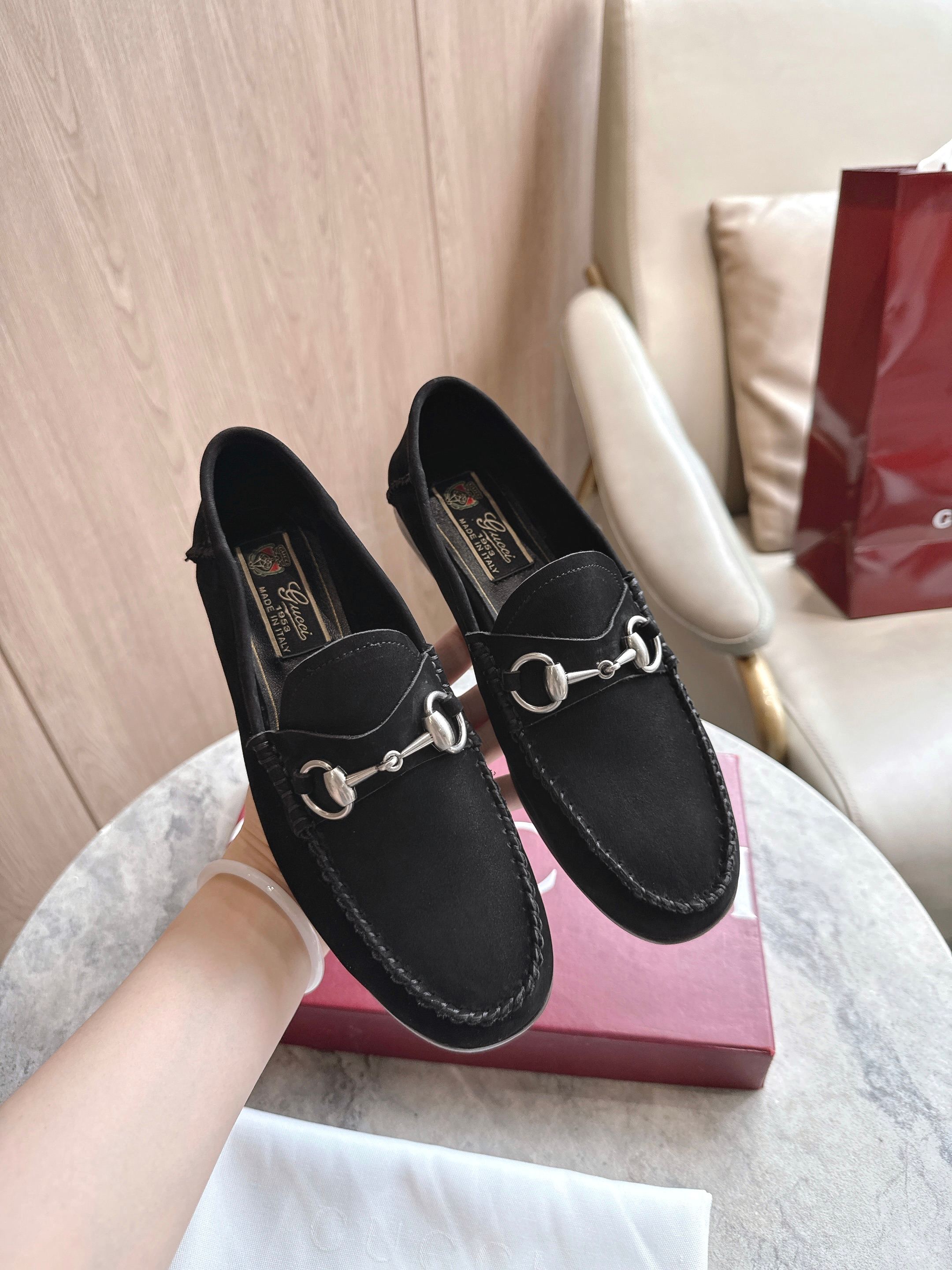 Gucci women's leather shoes-40