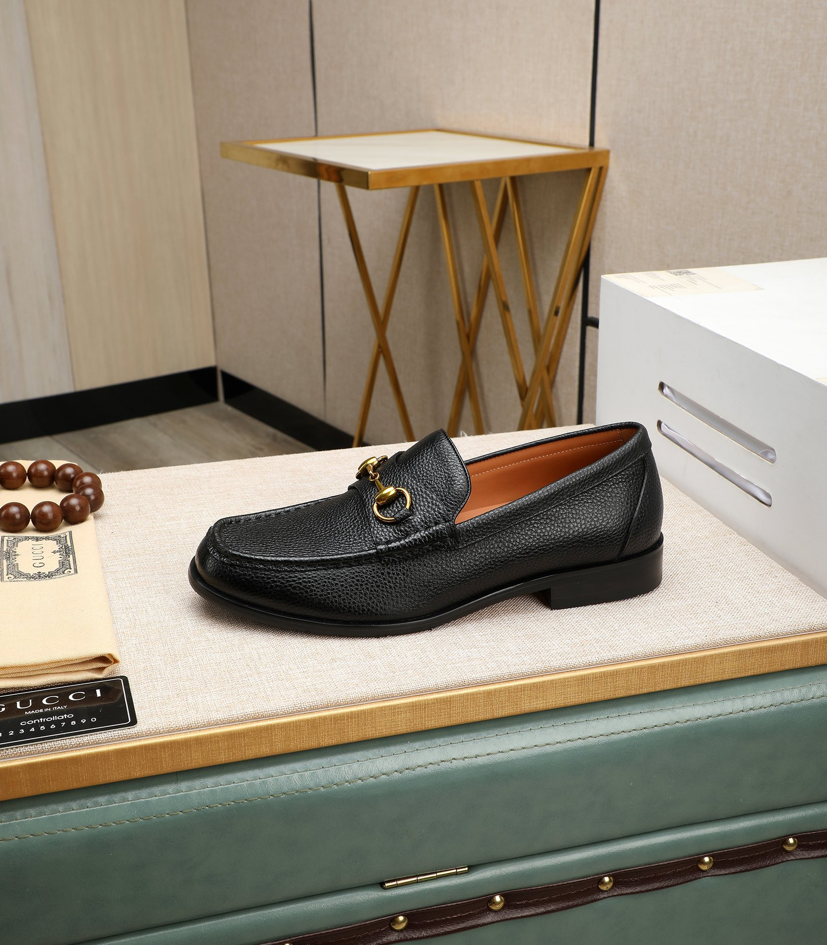 Gucci men's leather shoes-137