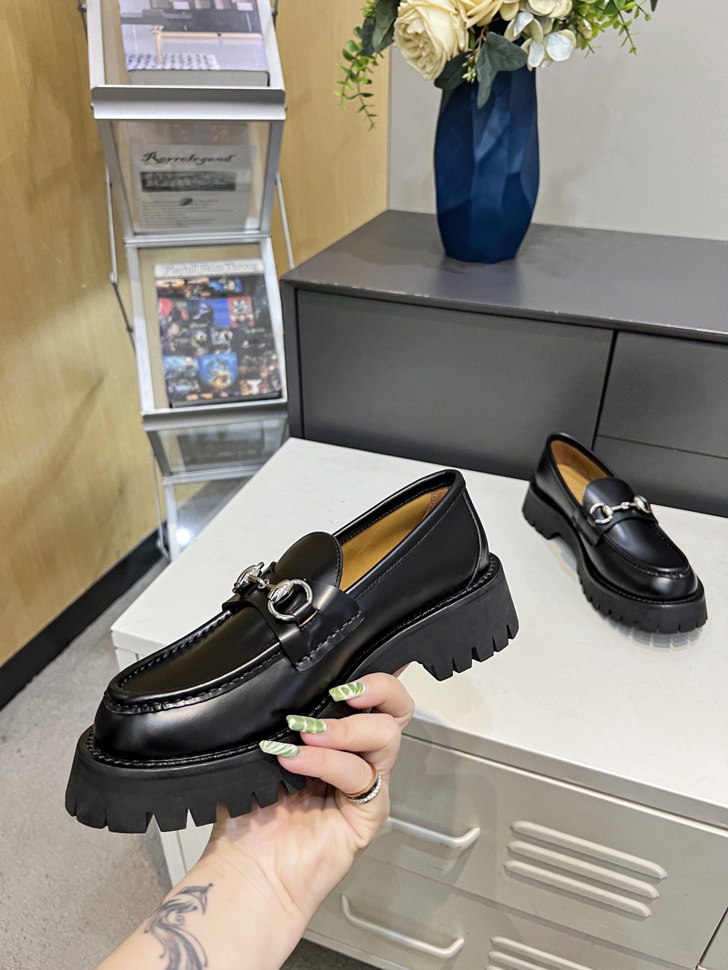 Gucci women's leather shoes-5