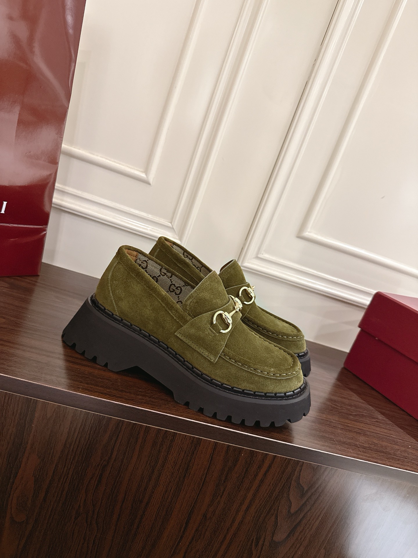 Gucci women's leather shoes-61