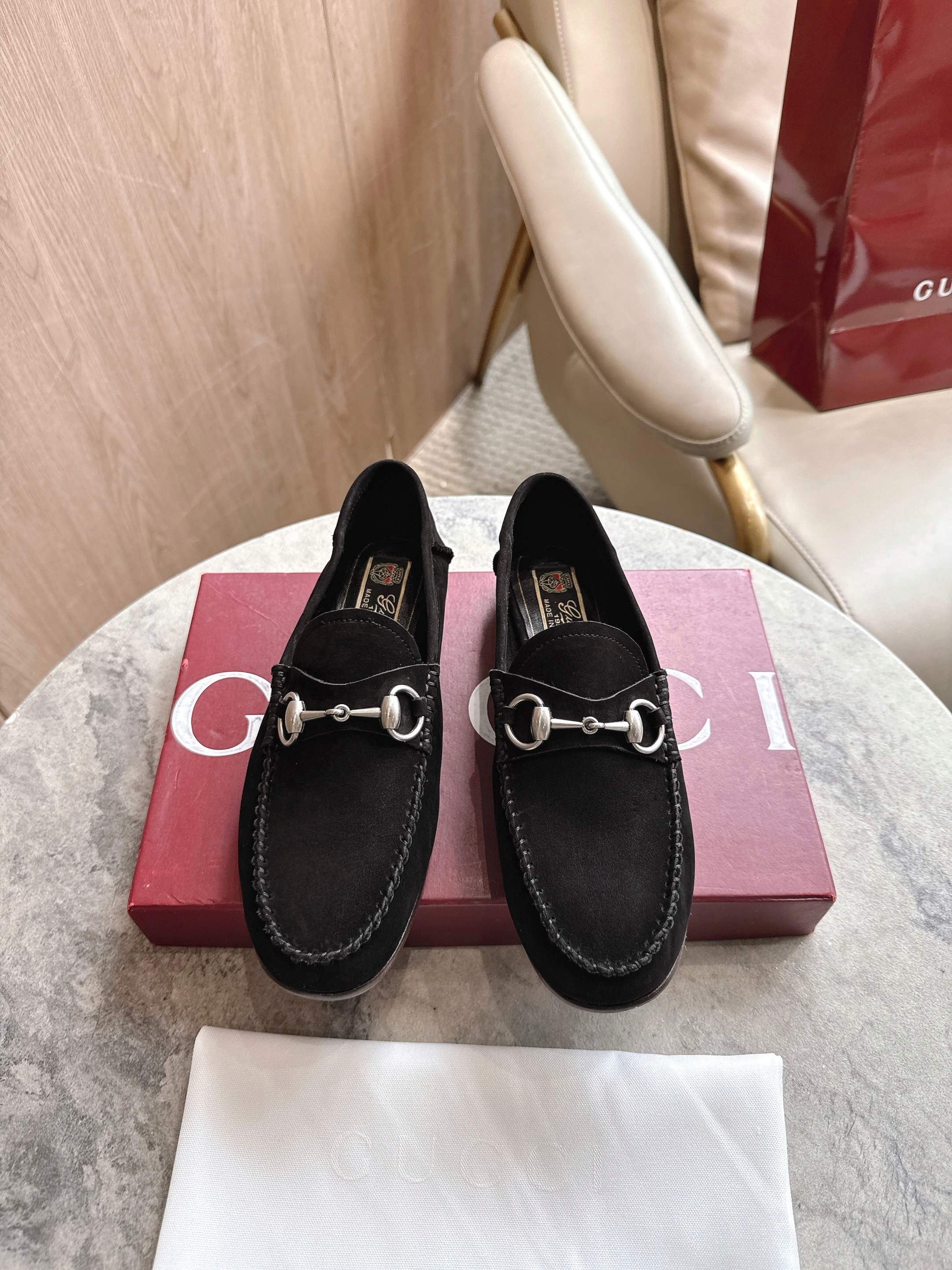 Gucci women's leather shoes-40