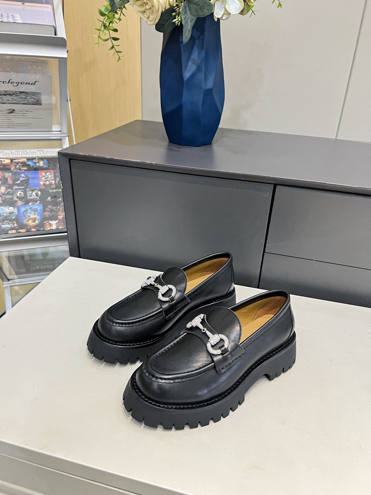 Gucci women's leather shoes-12