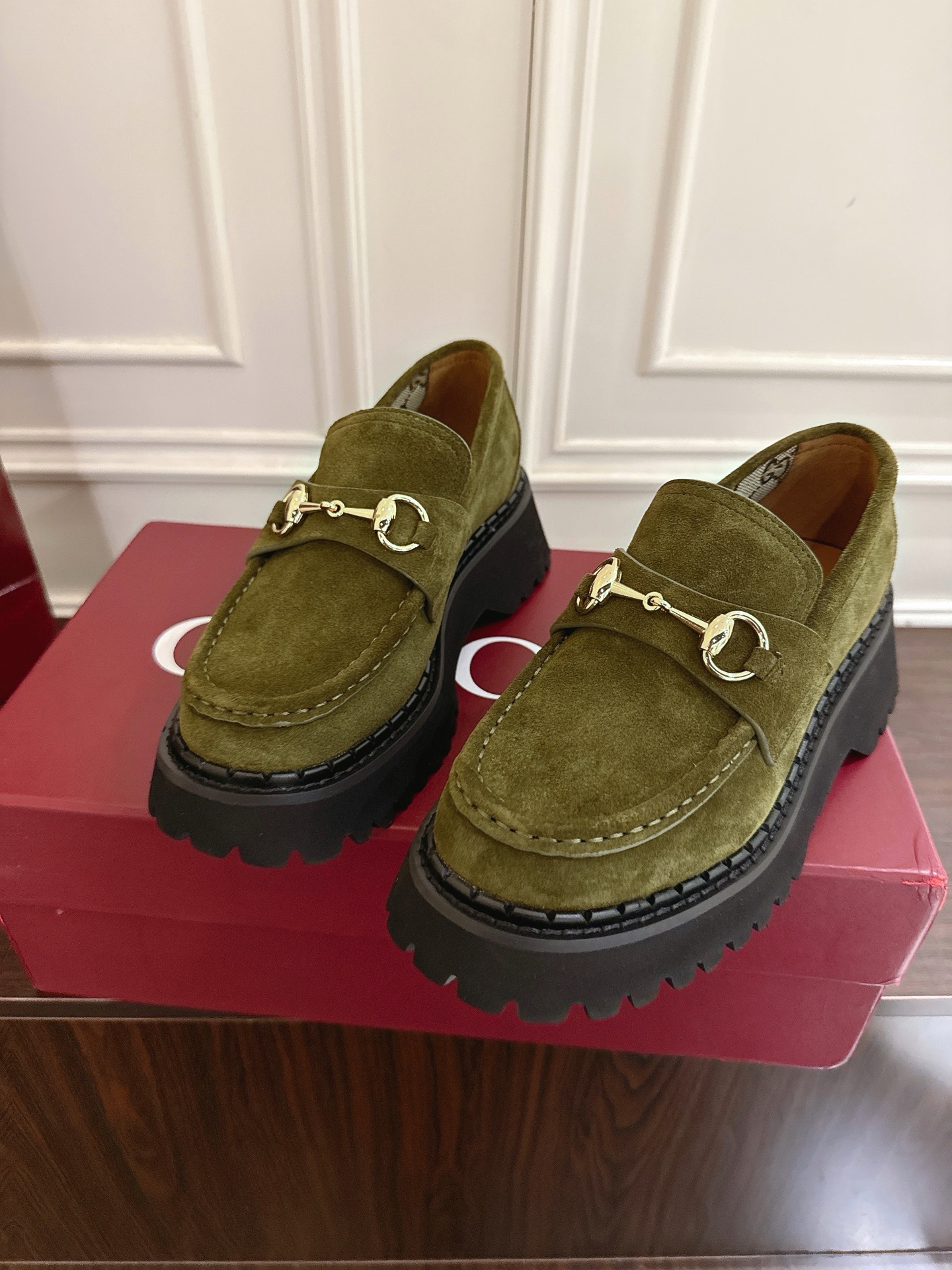 Gucci women's leather shoes-61