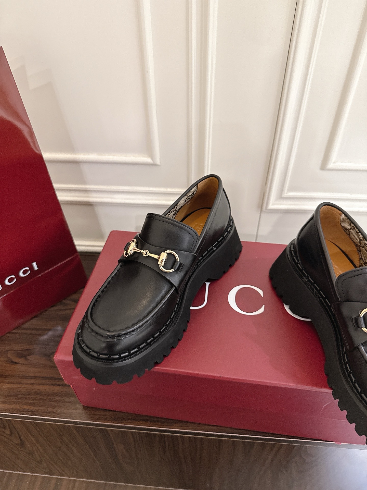 Gucci women's leather shoes-63