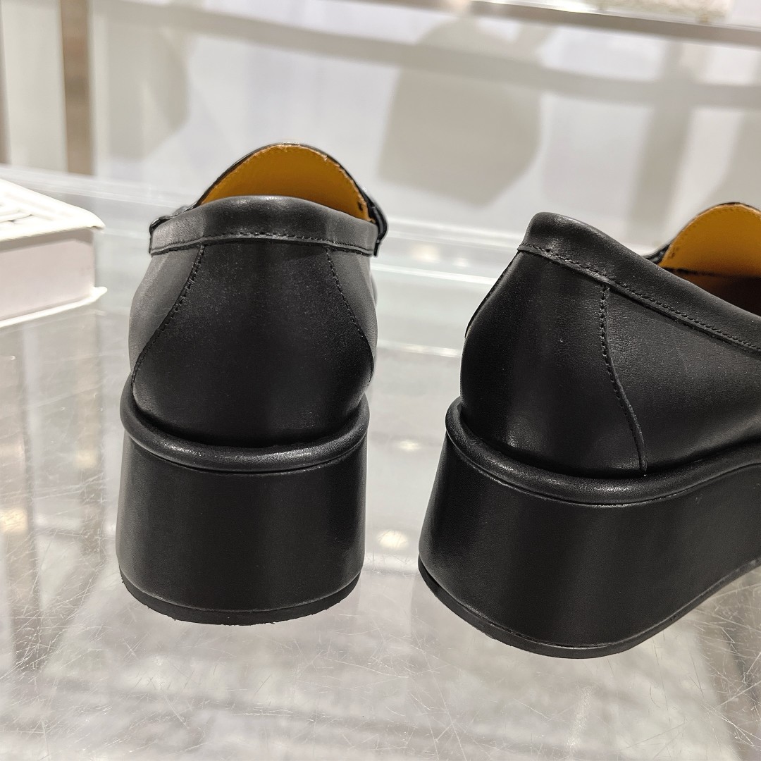 Gucci women's leather shoes-44