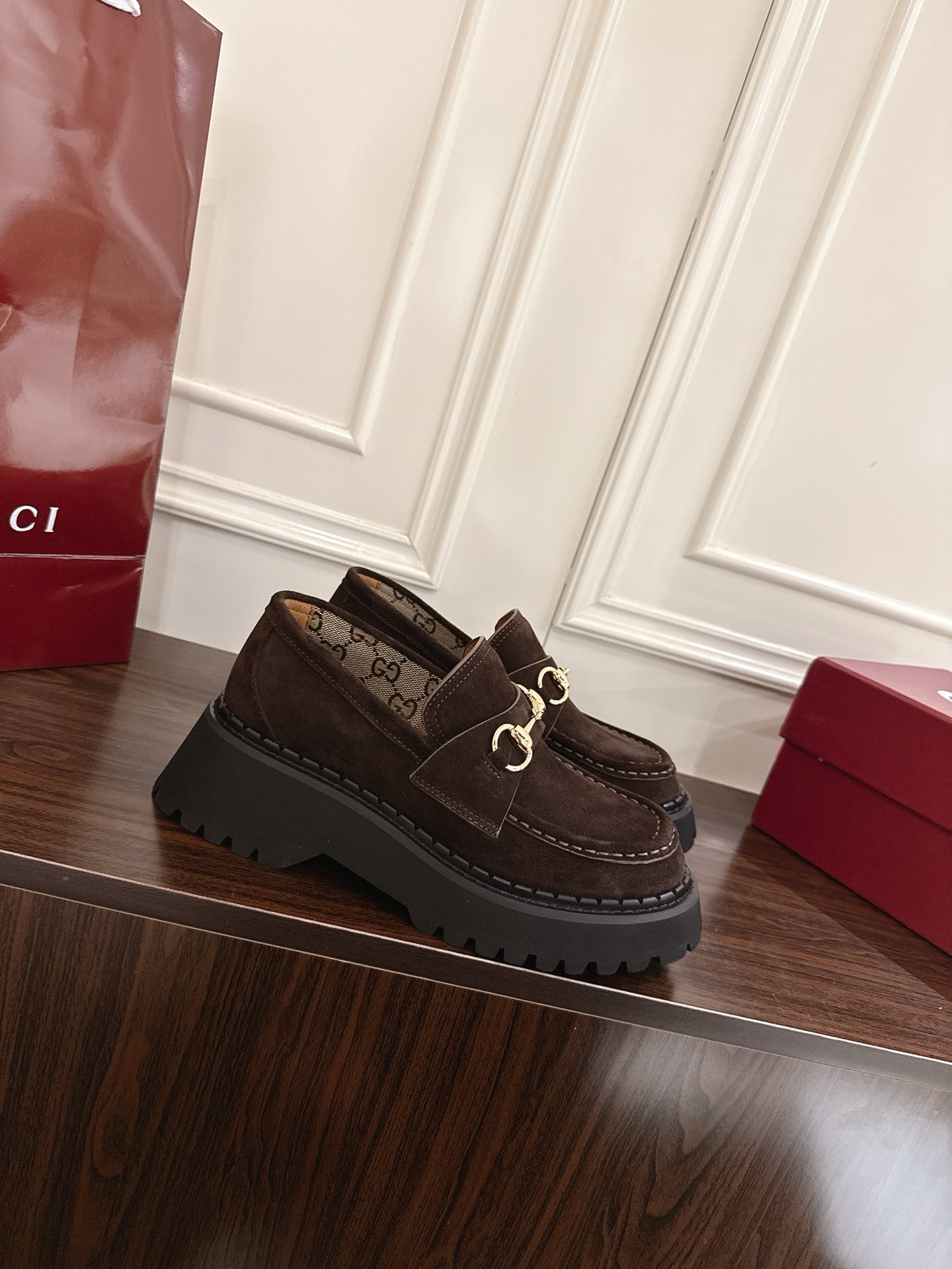 Gucci women's leather shoes-62